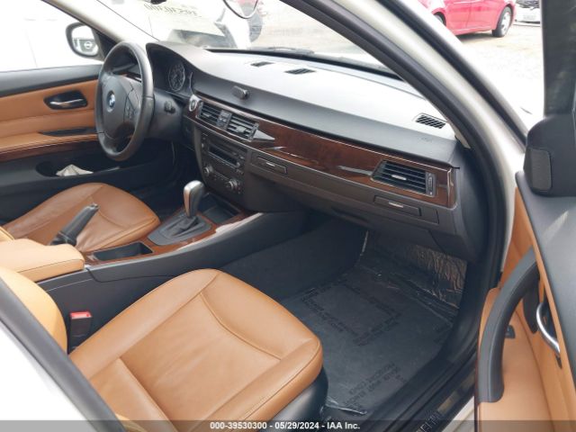 Photo 4 VIN: WBAPH5C55BF093803 - BMW 328I 