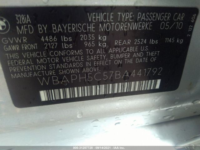 Photo 8 VIN: WBAPH5C57BA441792 - BMW 3 