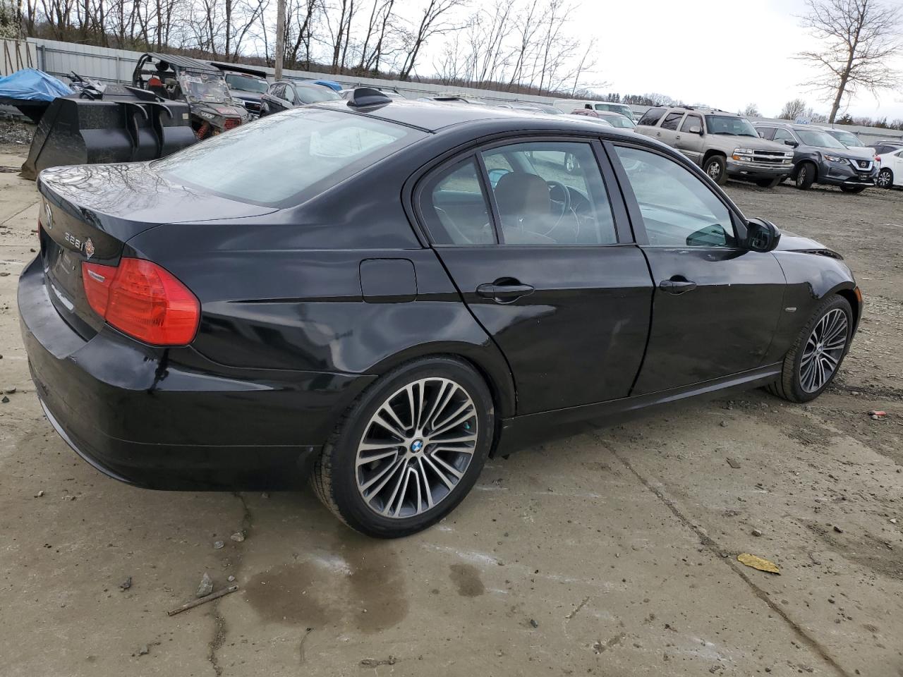 Photo 2 VIN: WBAPH5C58BA441588 - BMW 3ER 