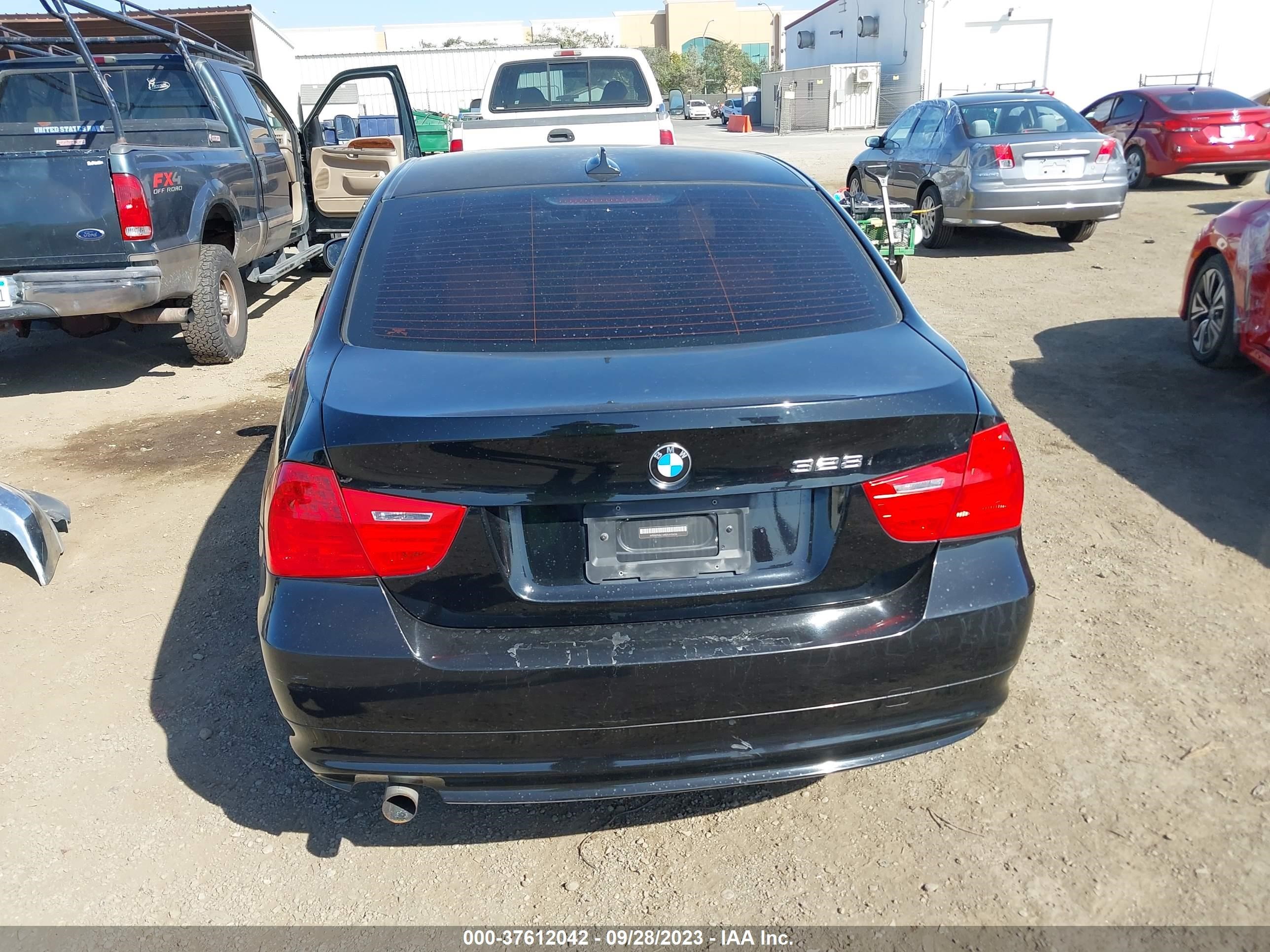 Photo 15 VIN: WBAPH5C58BA445656 - BMW 3ER 