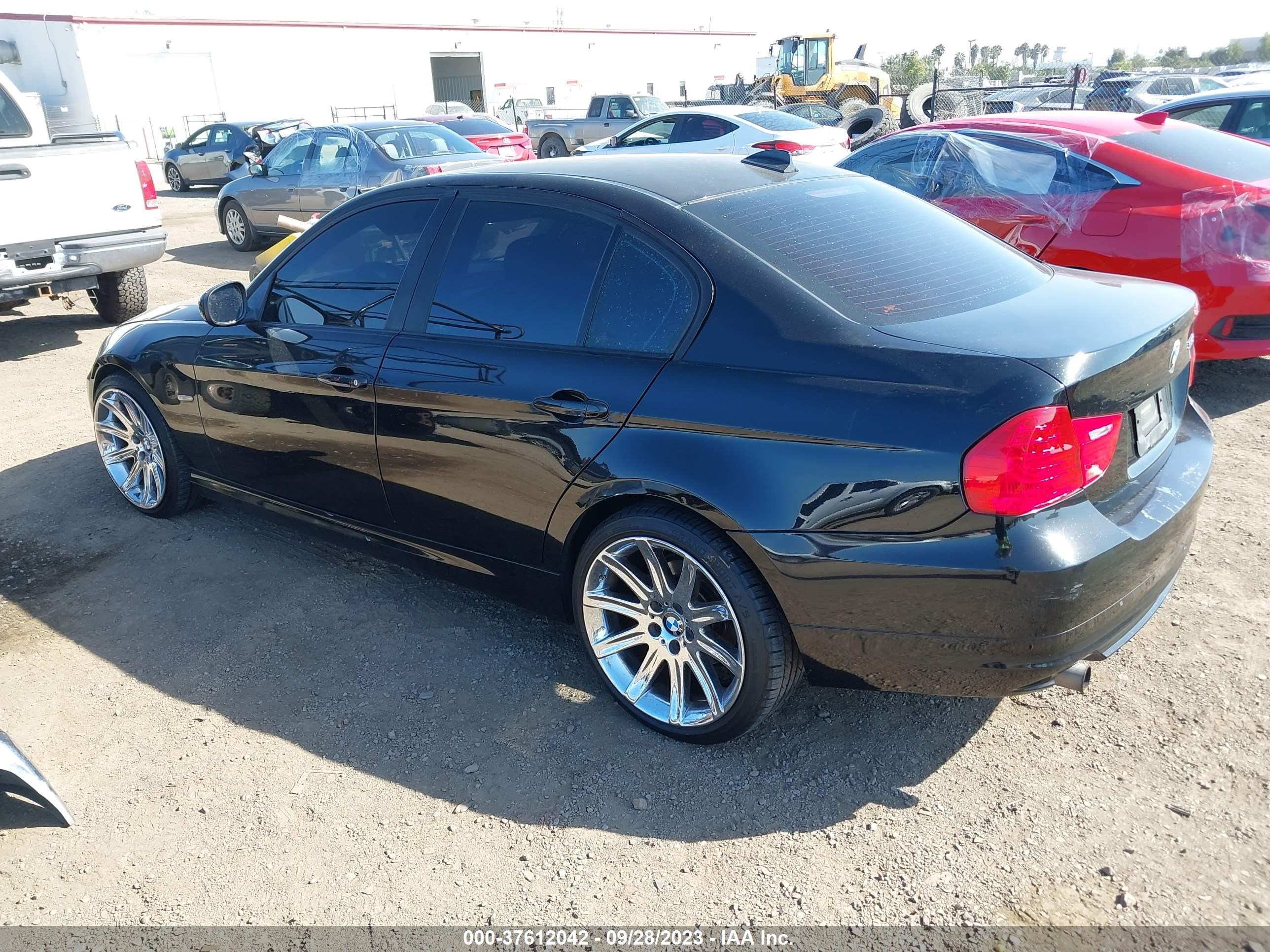 Photo 2 VIN: WBAPH5C58BA445656 - BMW 3ER 