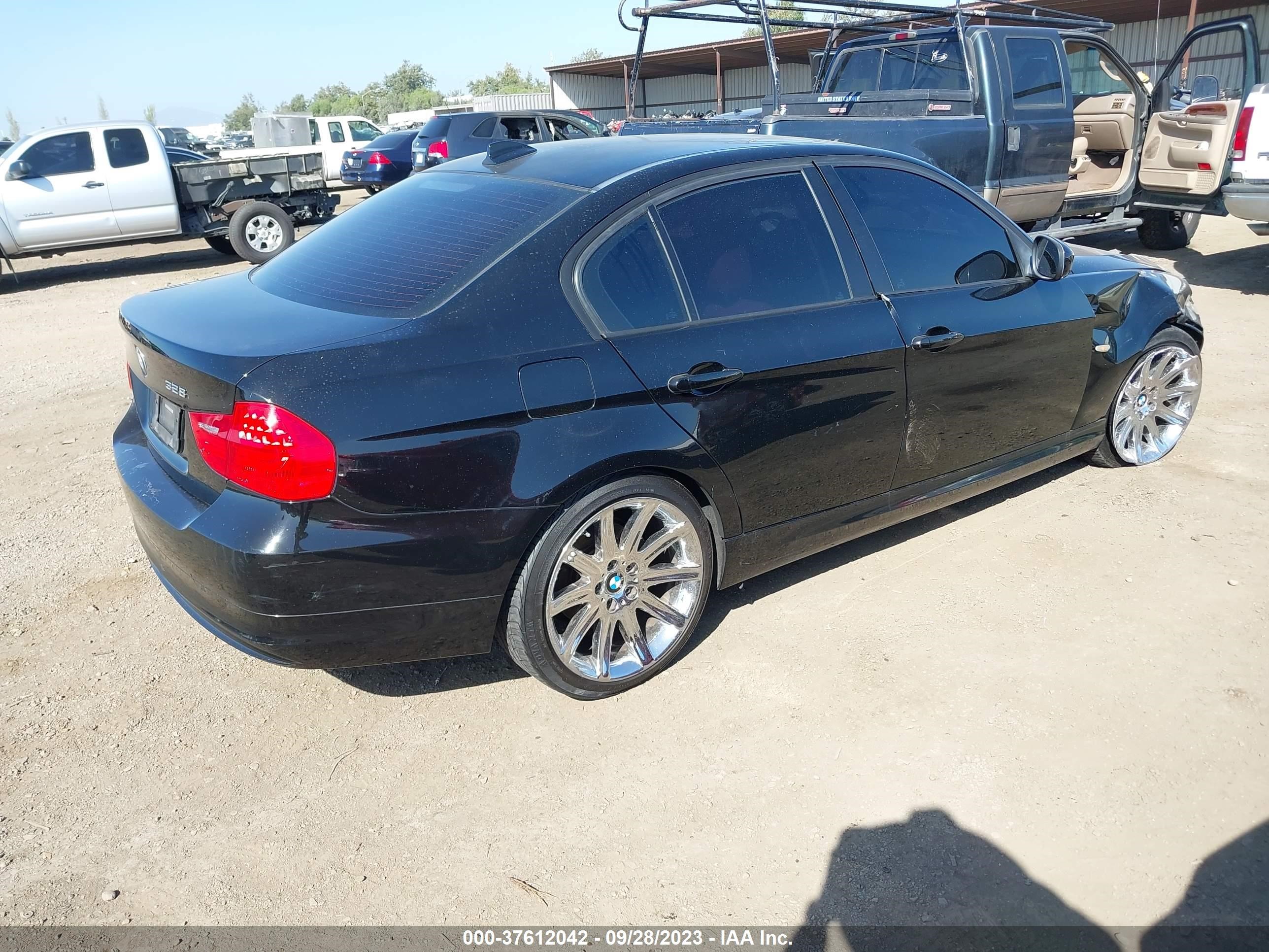 Photo 3 VIN: WBAPH5C58BA445656 - BMW 3ER 