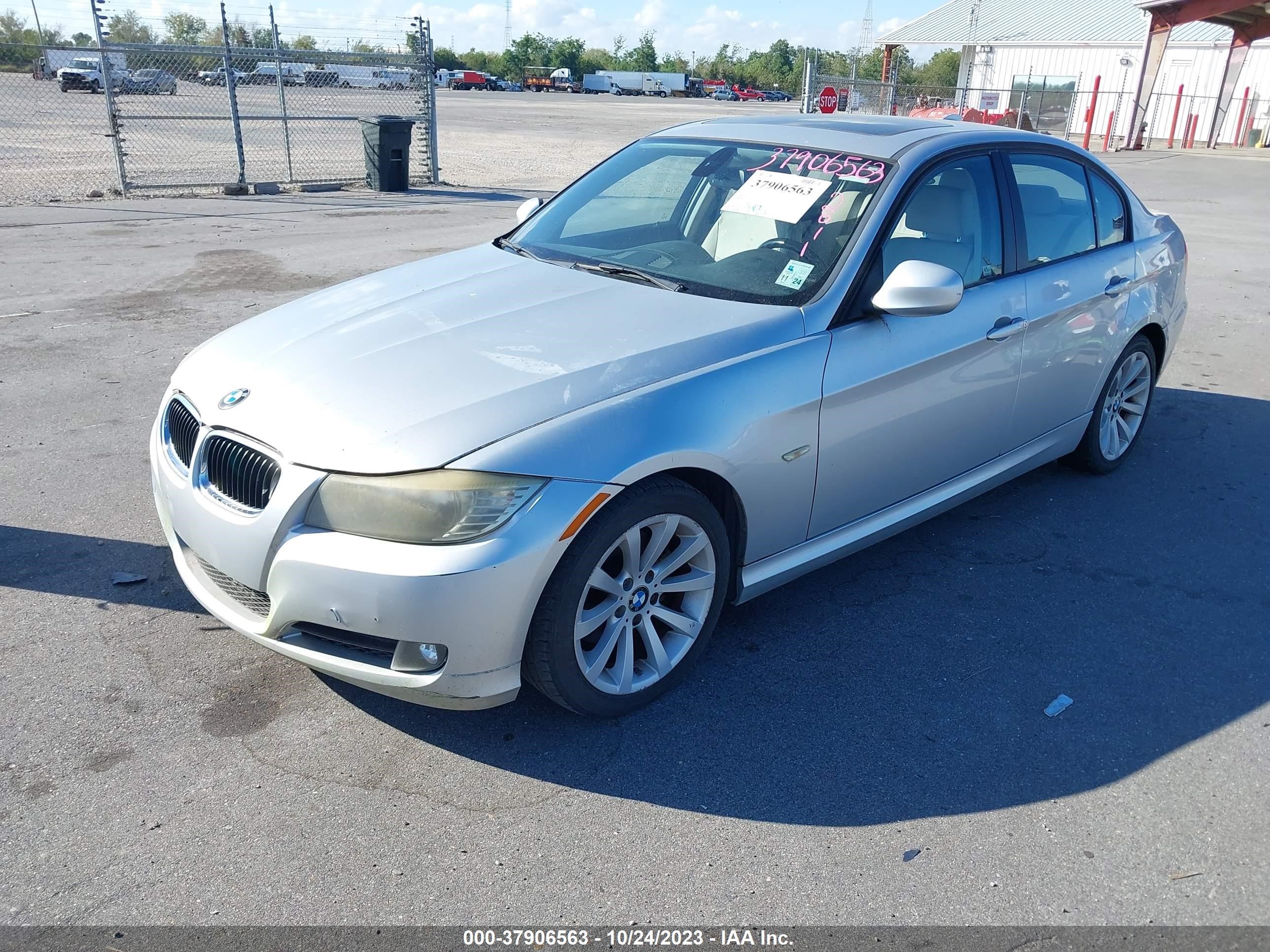 Photo 1 VIN: WBAPH5C59BA442992 - BMW 3ER 