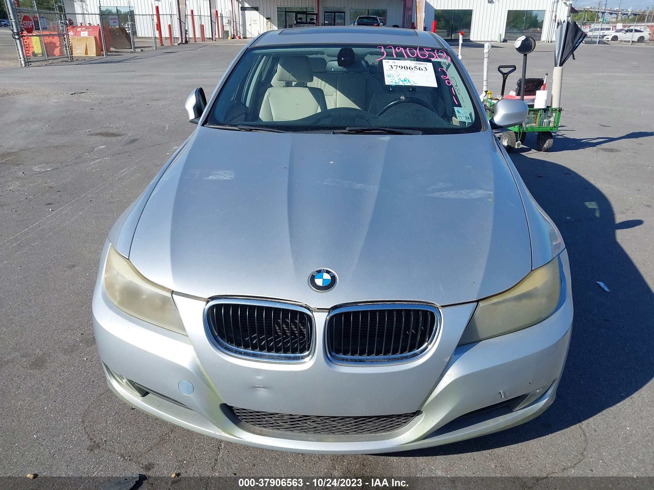 Photo 5 VIN: WBAPH5C59BA442992 - BMW 3ER 