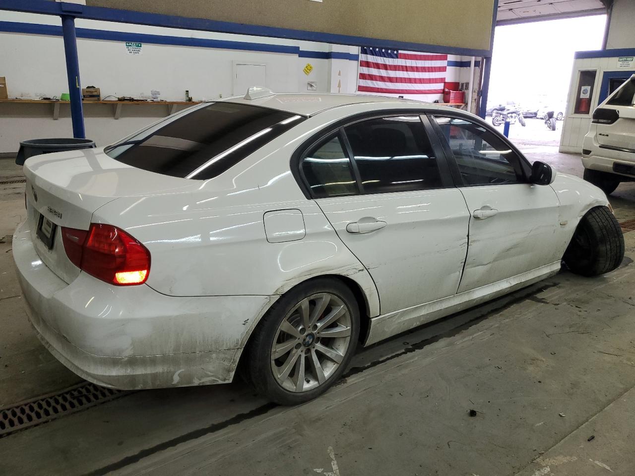 Photo 2 VIN: WBAPH5C5XBA441320 - BMW 3ER 