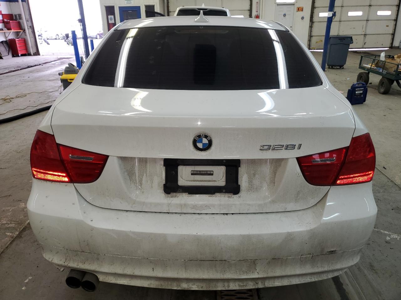 Photo 5 VIN: WBAPH5C5XBA441320 - BMW 3ER 