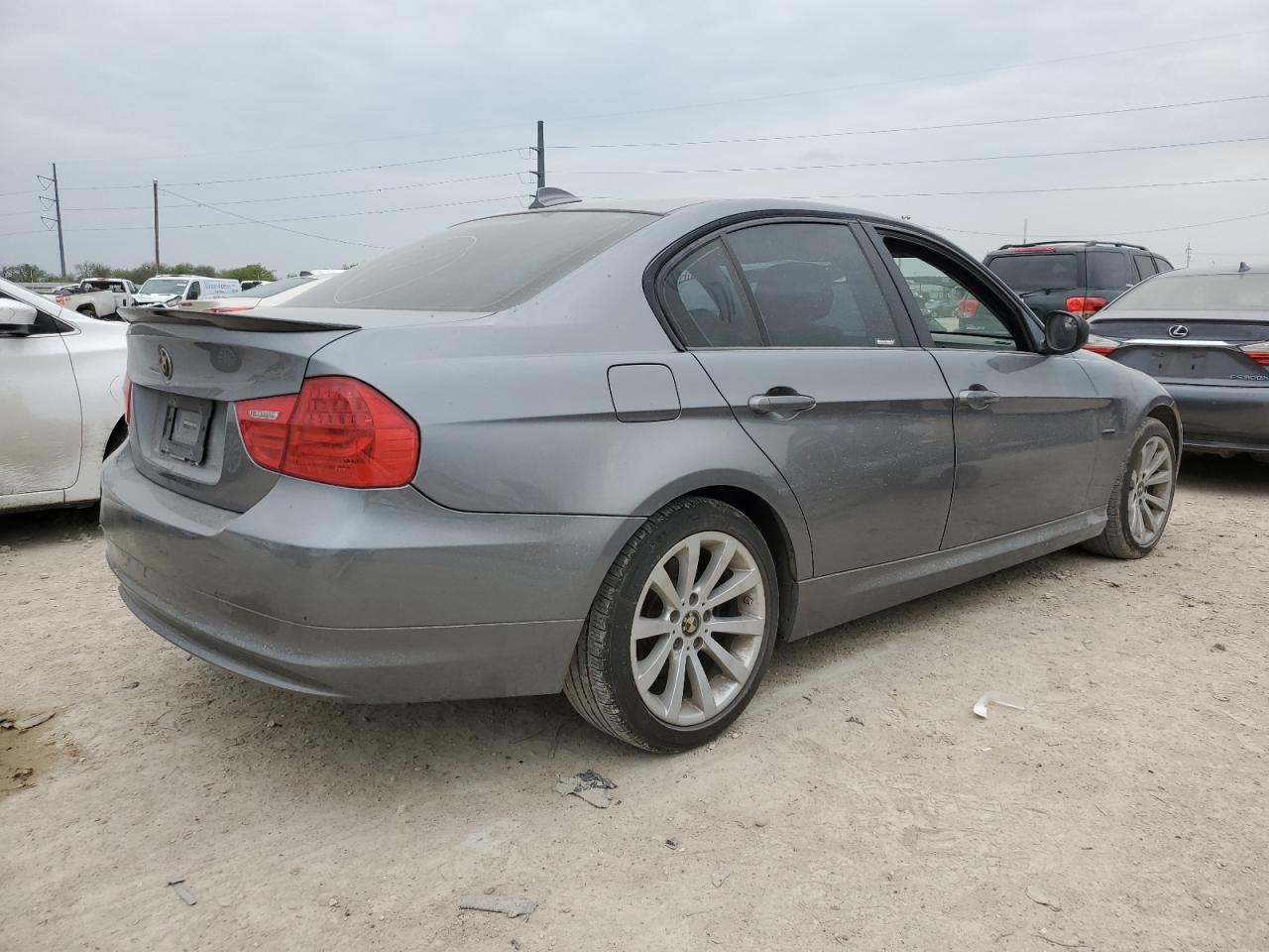 Photo 2 VIN: WBAPH5G54BNM81718 - BMW 3ER 