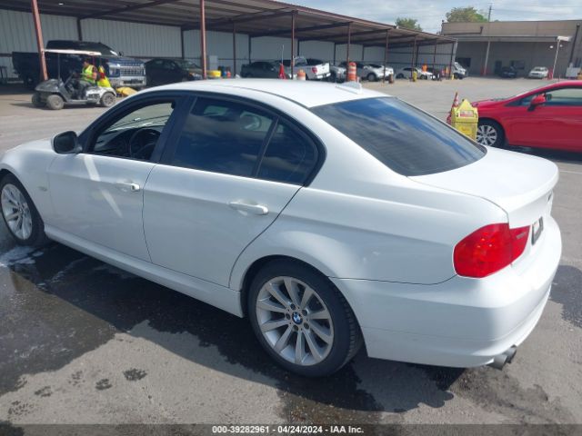 Photo 2 VIN: WBAPH5G55BNM80500 - BMW 328I 