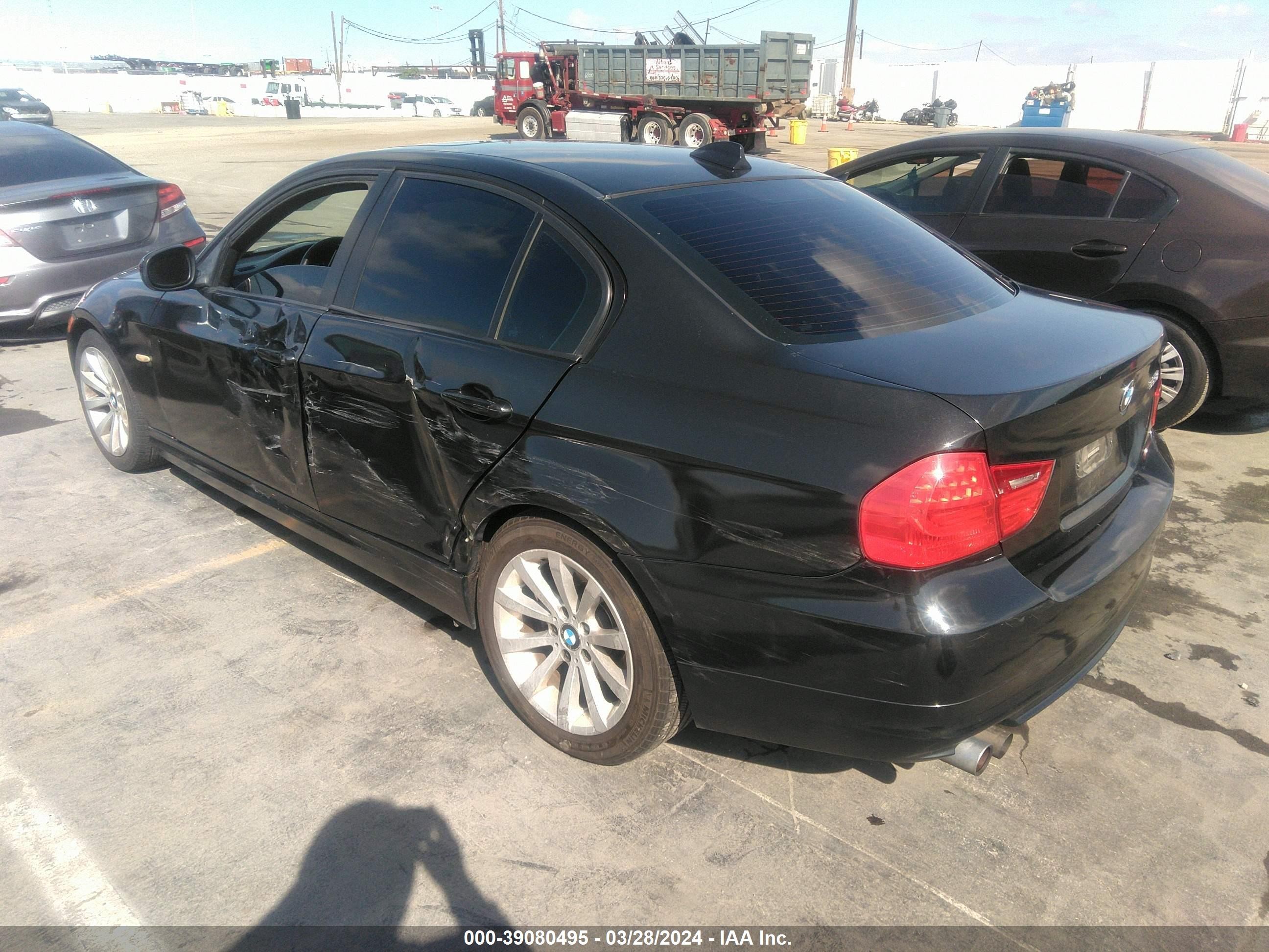 Photo 2 VIN: WBAPH5G58BNM71256 - BMW 3ER 