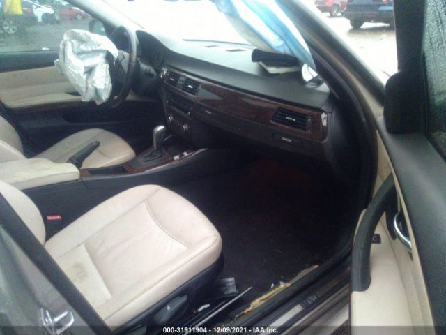 Photo 4 VIN: WBAPH5G58BNM83035 - BMW 3 