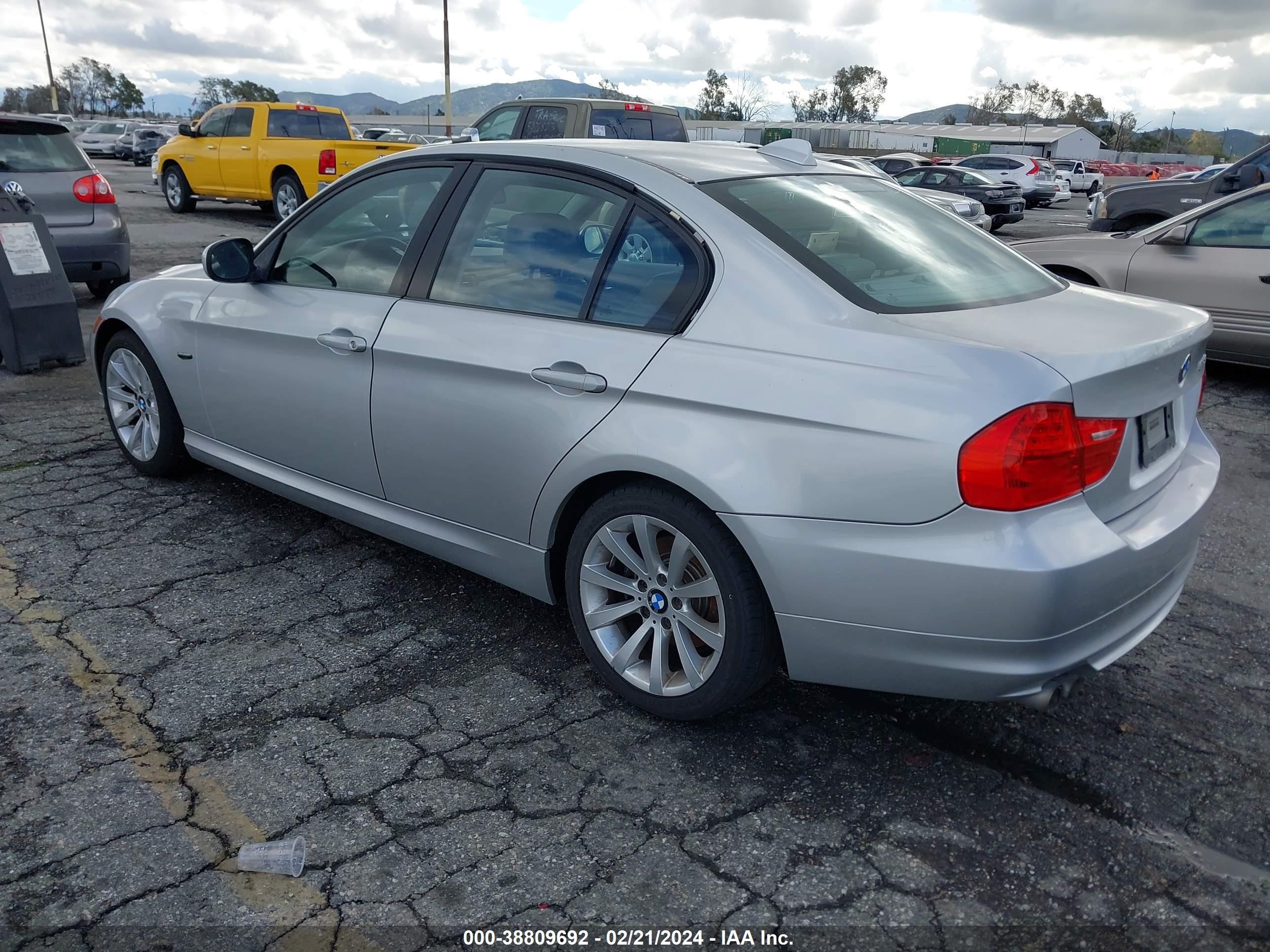 Photo 2 VIN: WBAPH73529E127000 - BMW 3ER 