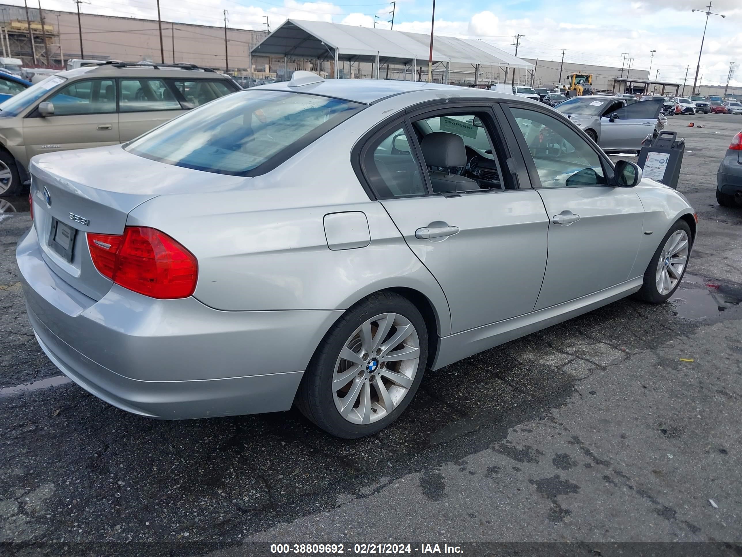 Photo 3 VIN: WBAPH73529E127000 - BMW 3ER 