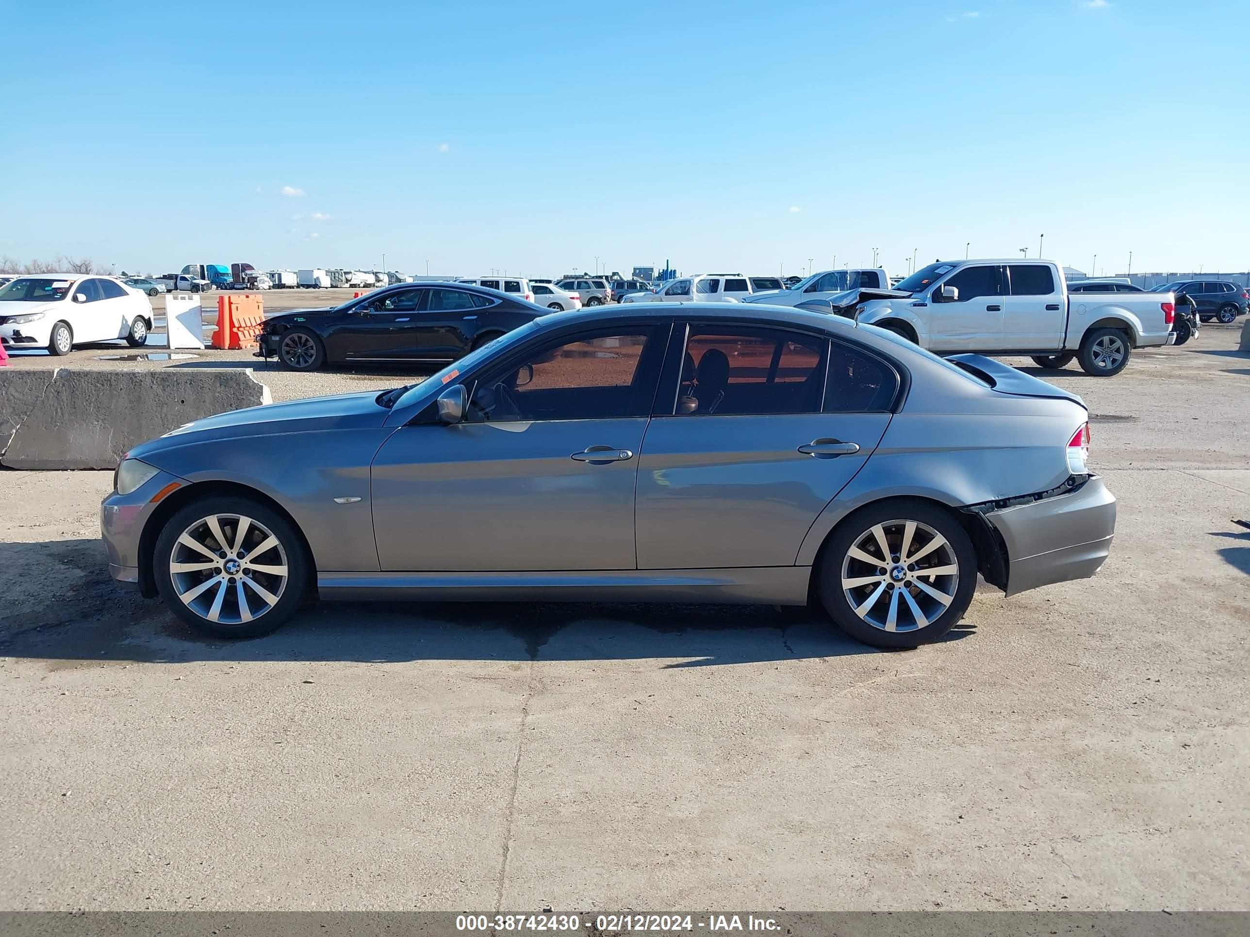 Photo 13 VIN: WBAPH73549A174388 - BMW 3ER 