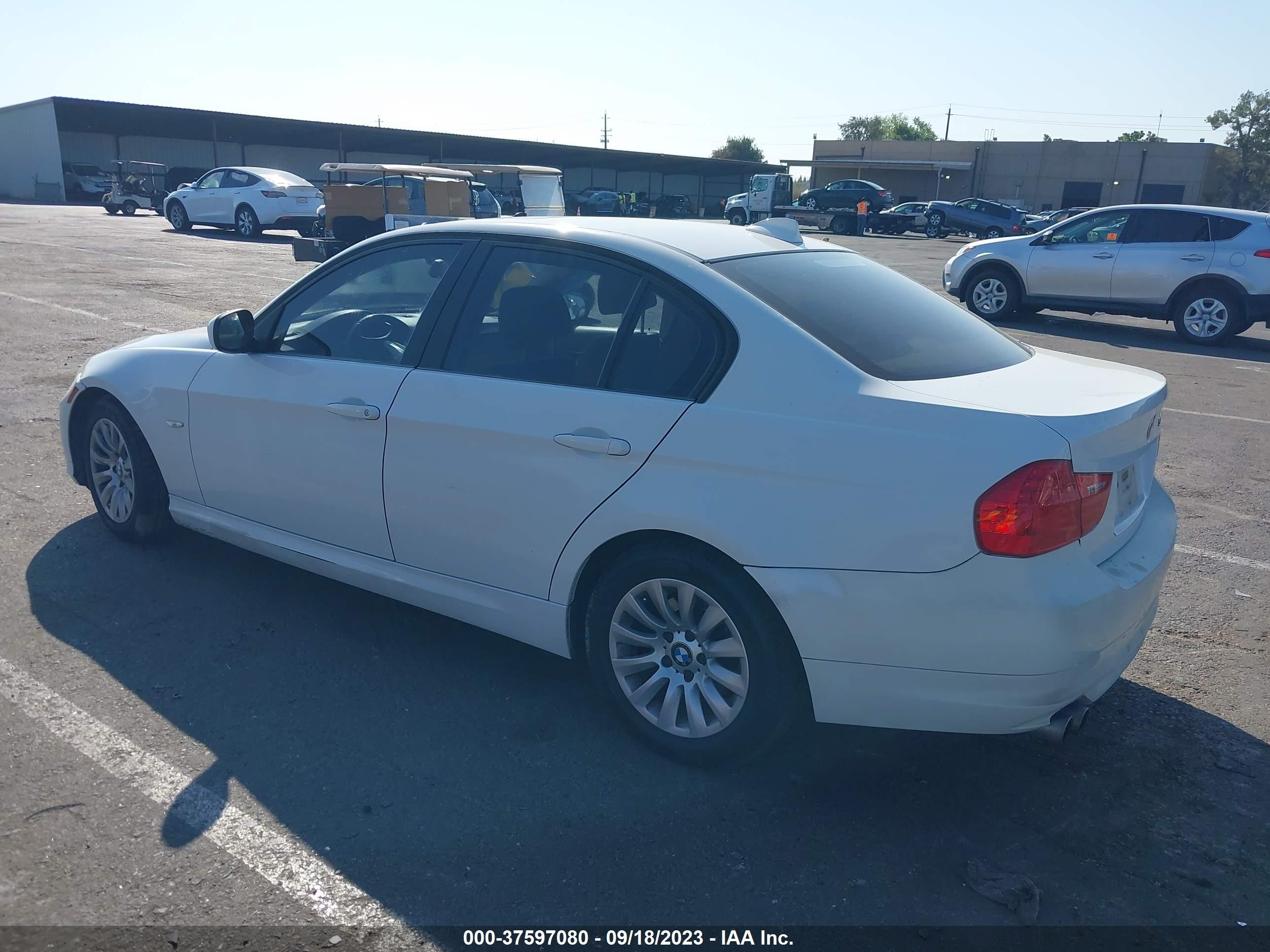 Photo 2 VIN: WBAPH73579A173378 - BMW 3ER 