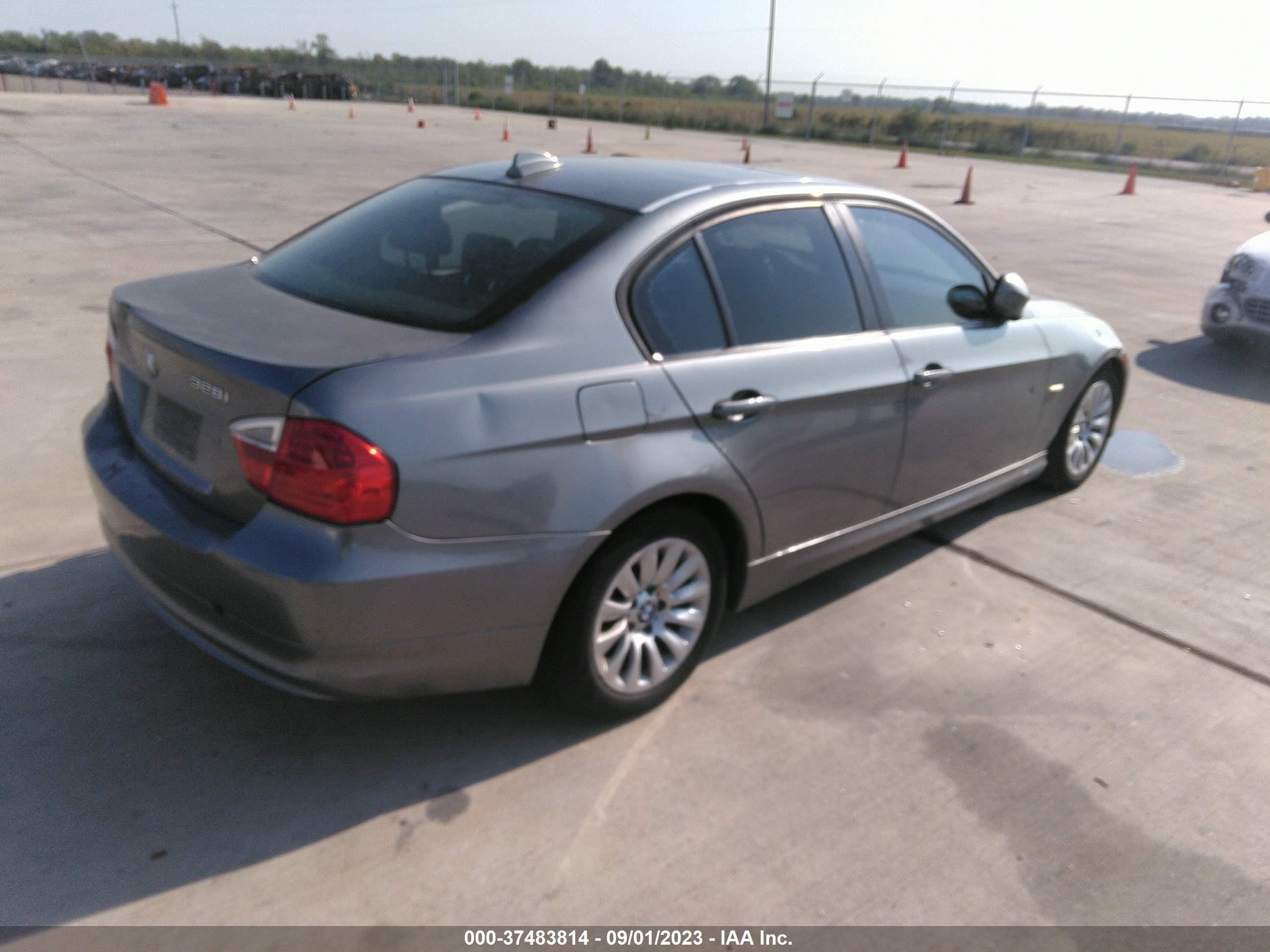 Photo 3 VIN: WBAPH73589E127292 - BMW 3ER 