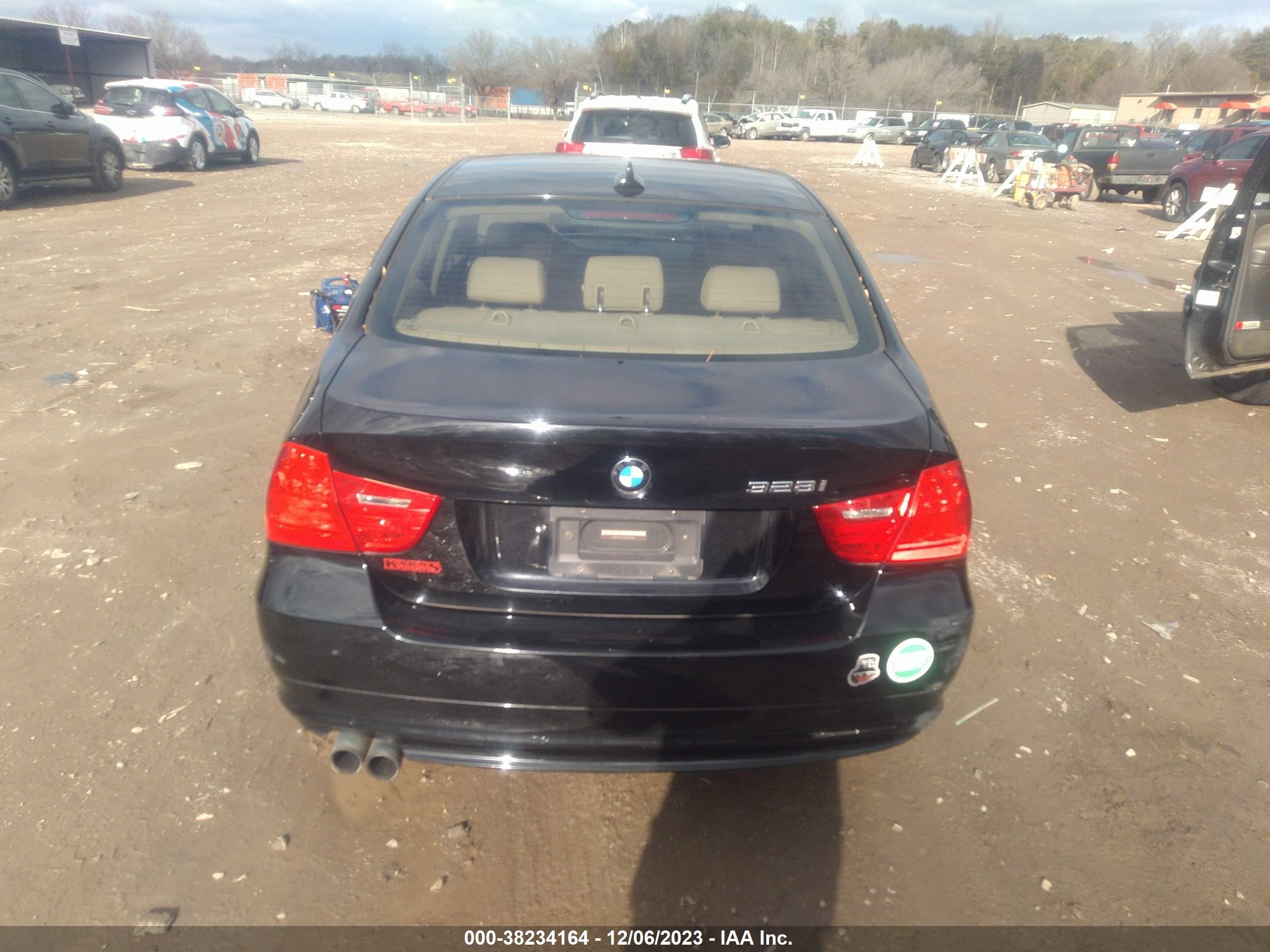 Photo 11 VIN: WBAPH77519NL81937 - BMW 3ER 