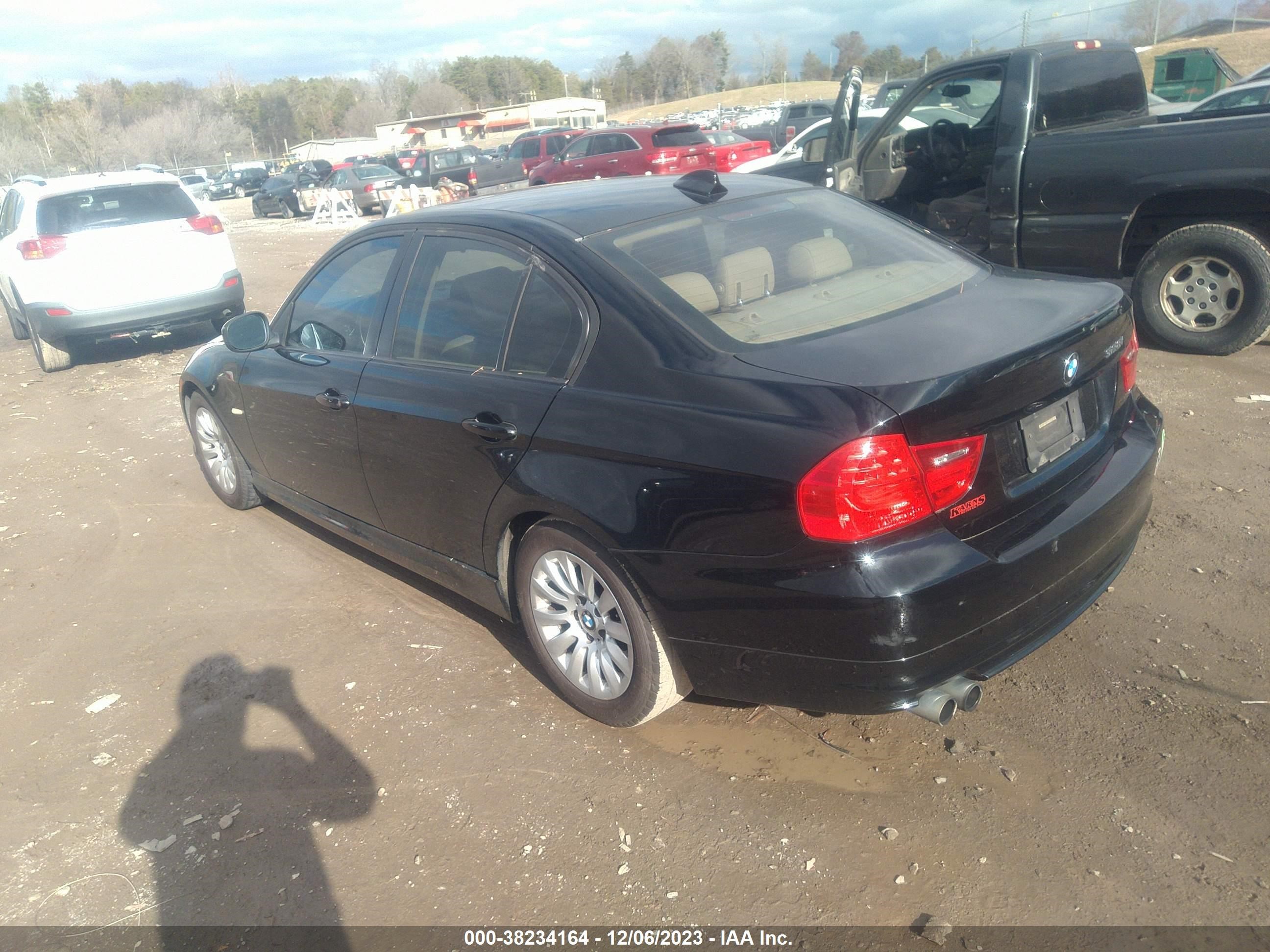 Photo 2 VIN: WBAPH77519NL81937 - BMW 3ER 