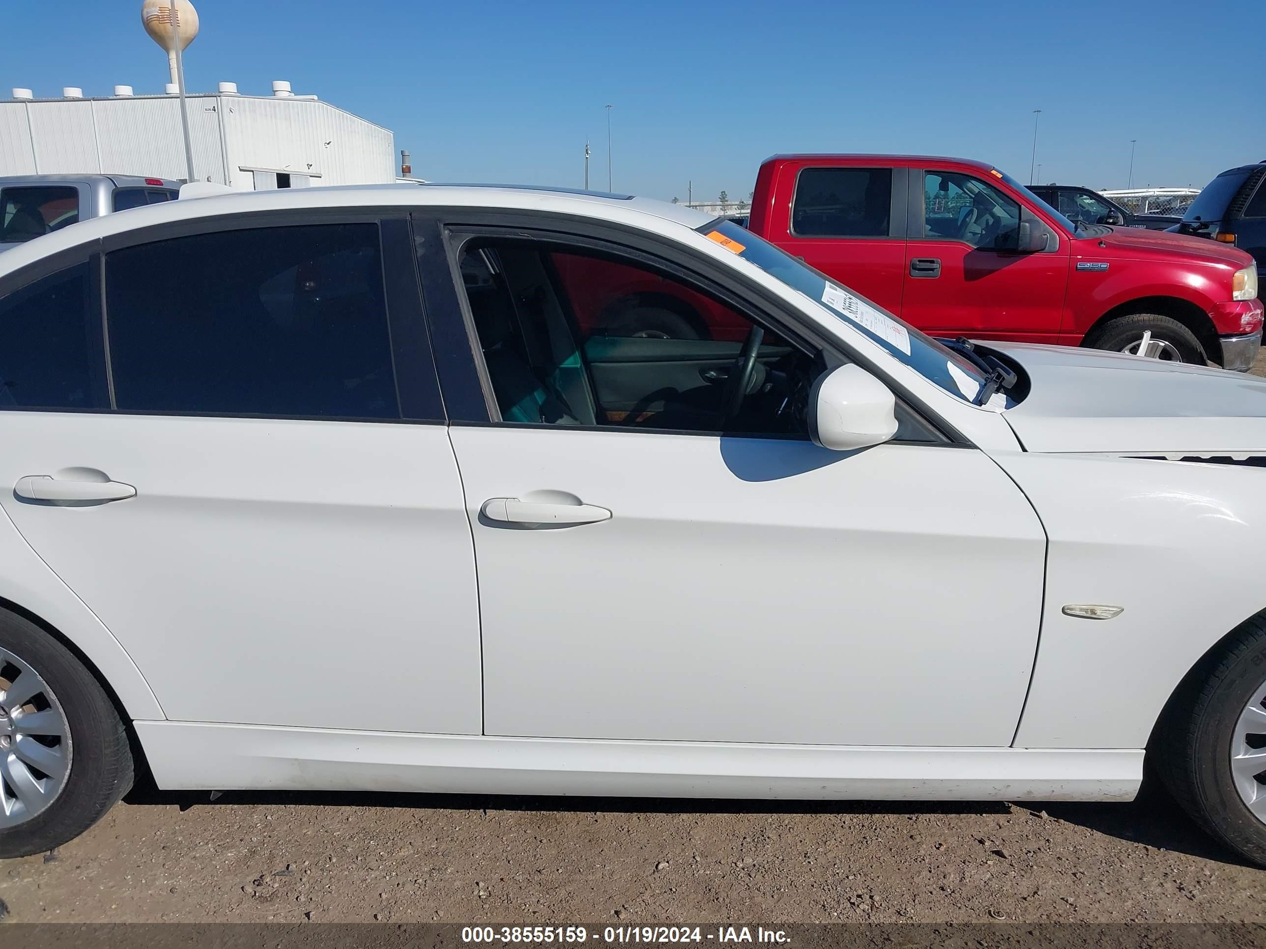 Photo 13 VIN: WBAPH77519NM45894 - BMW 3ER 