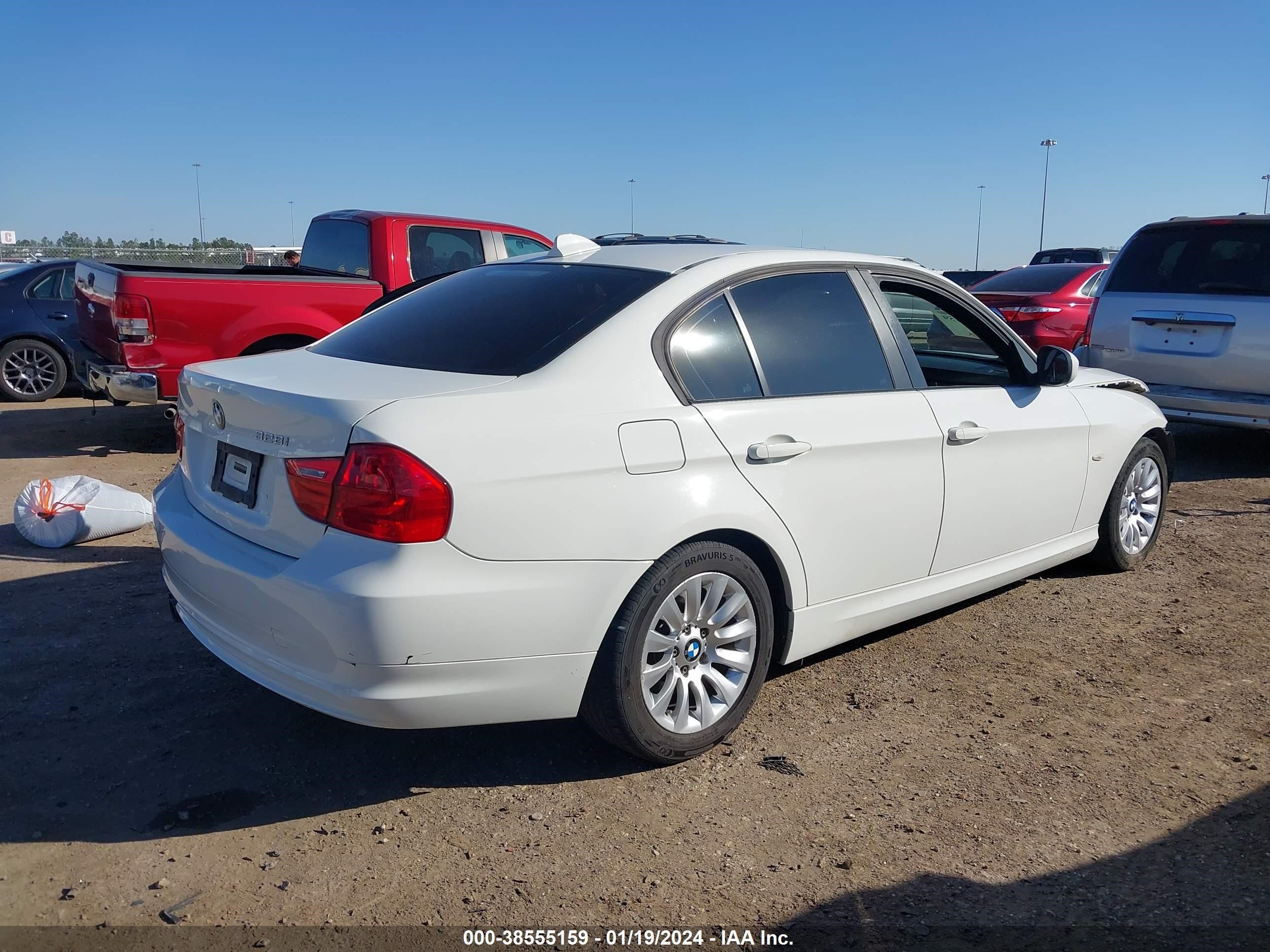 Photo 3 VIN: WBAPH77519NM45894 - BMW 3ER 