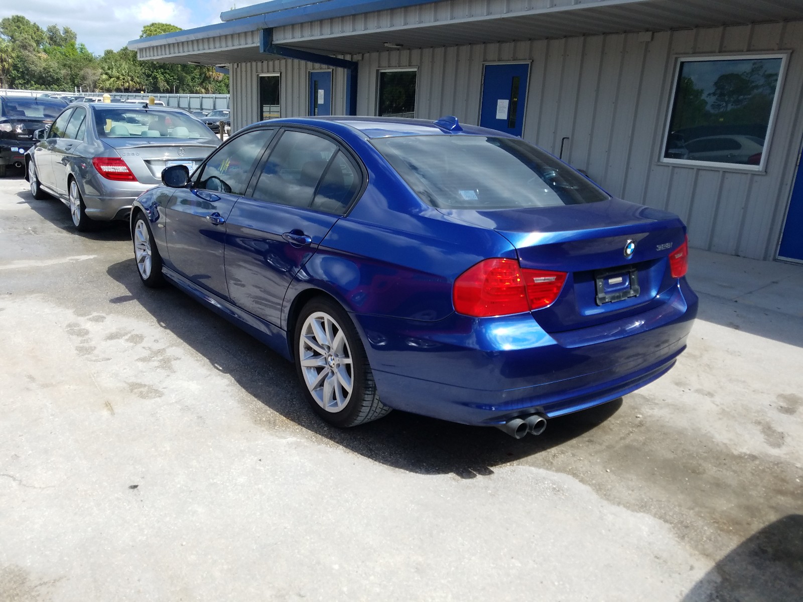 Photo 2 VIN: WBAPH77539NM31043 - BMW 328 I 