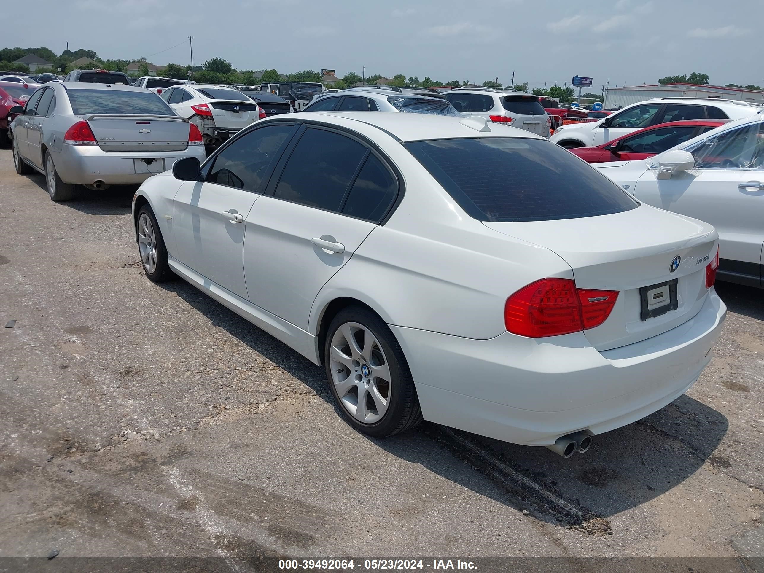 Photo 2 VIN: WBAPH77569NL81559 - BMW 3ER 