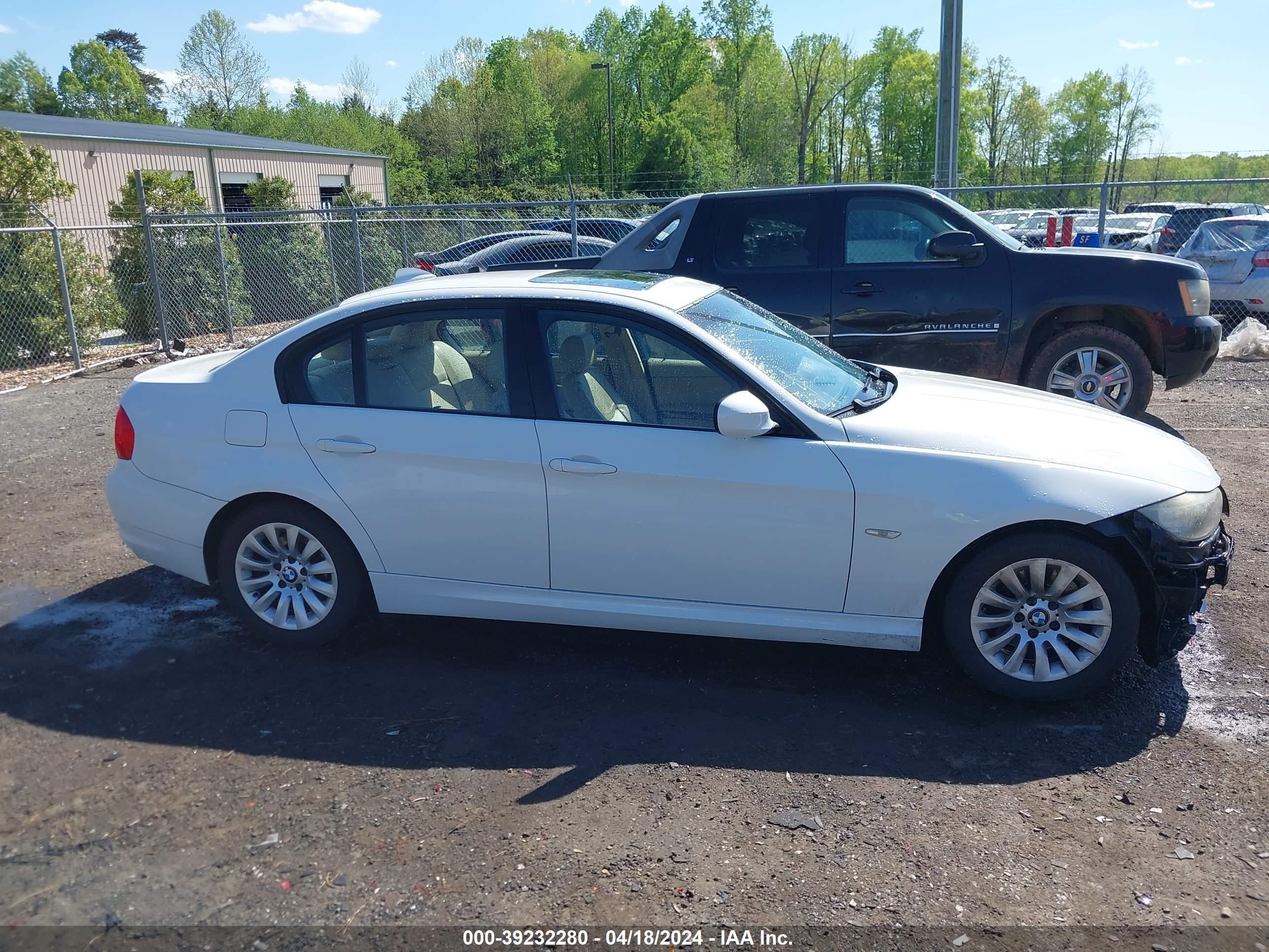 Photo 13 VIN: WBAPH77569NL81755 - BMW 3ER 