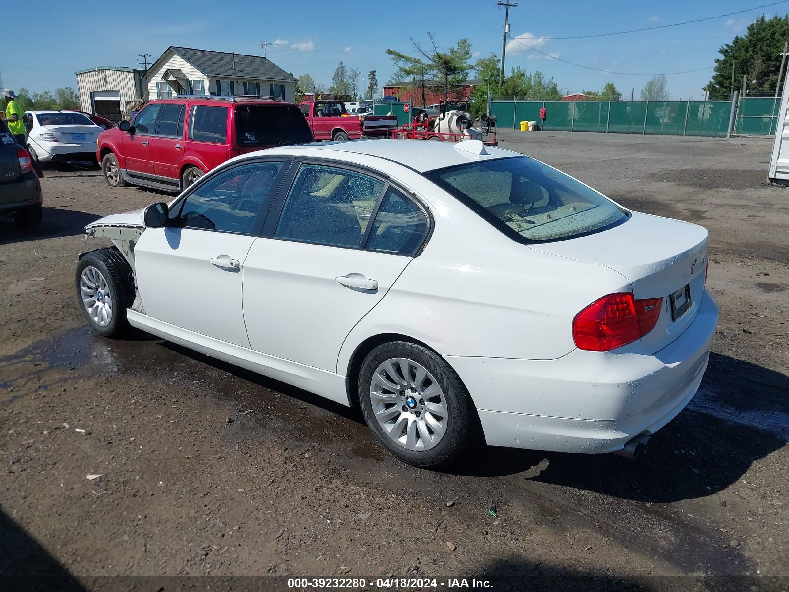 Photo 2 VIN: WBAPH77569NL81755 - BMW 3ER 