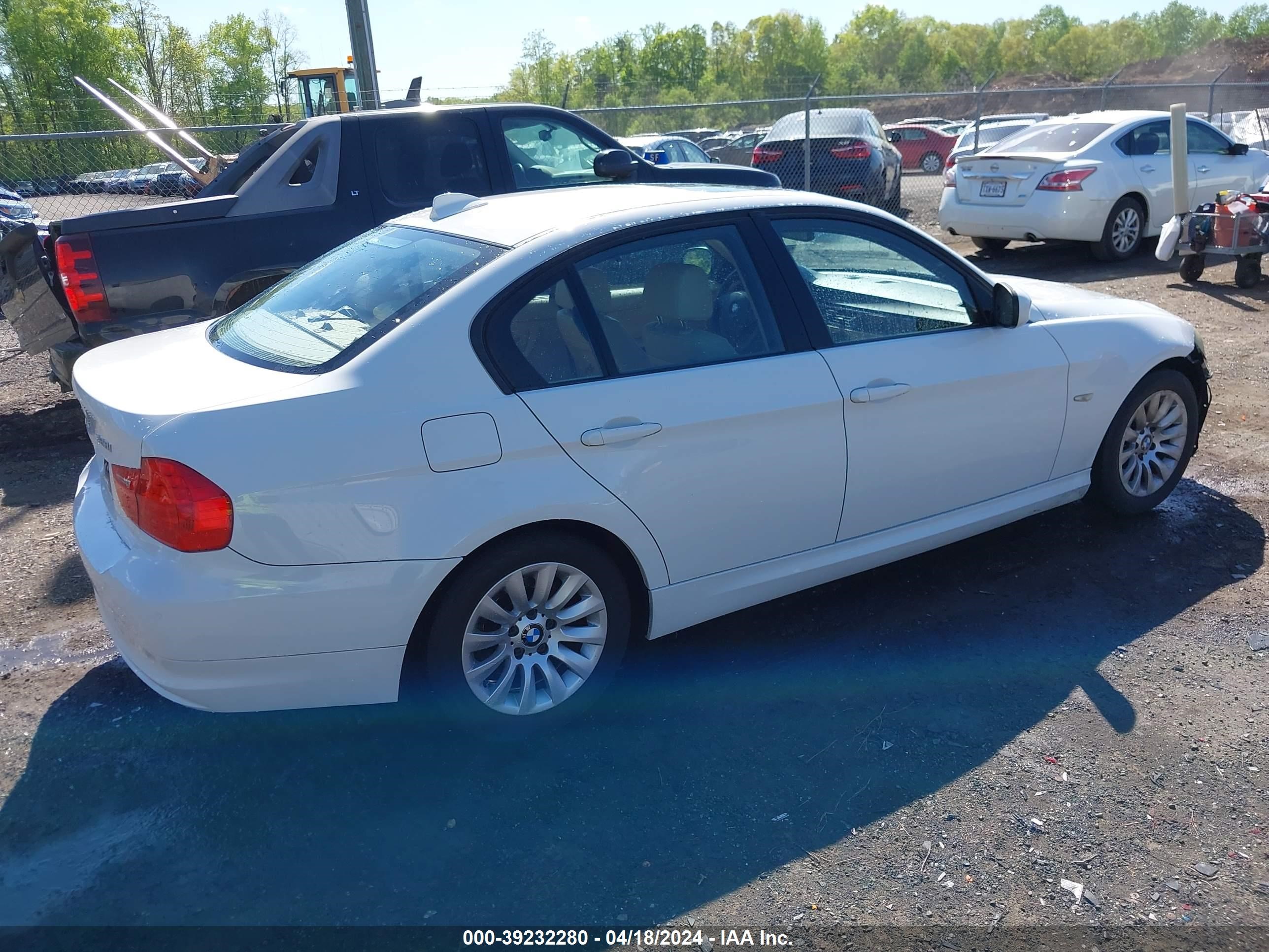 Photo 3 VIN: WBAPH77569NL81755 - BMW 3ER 