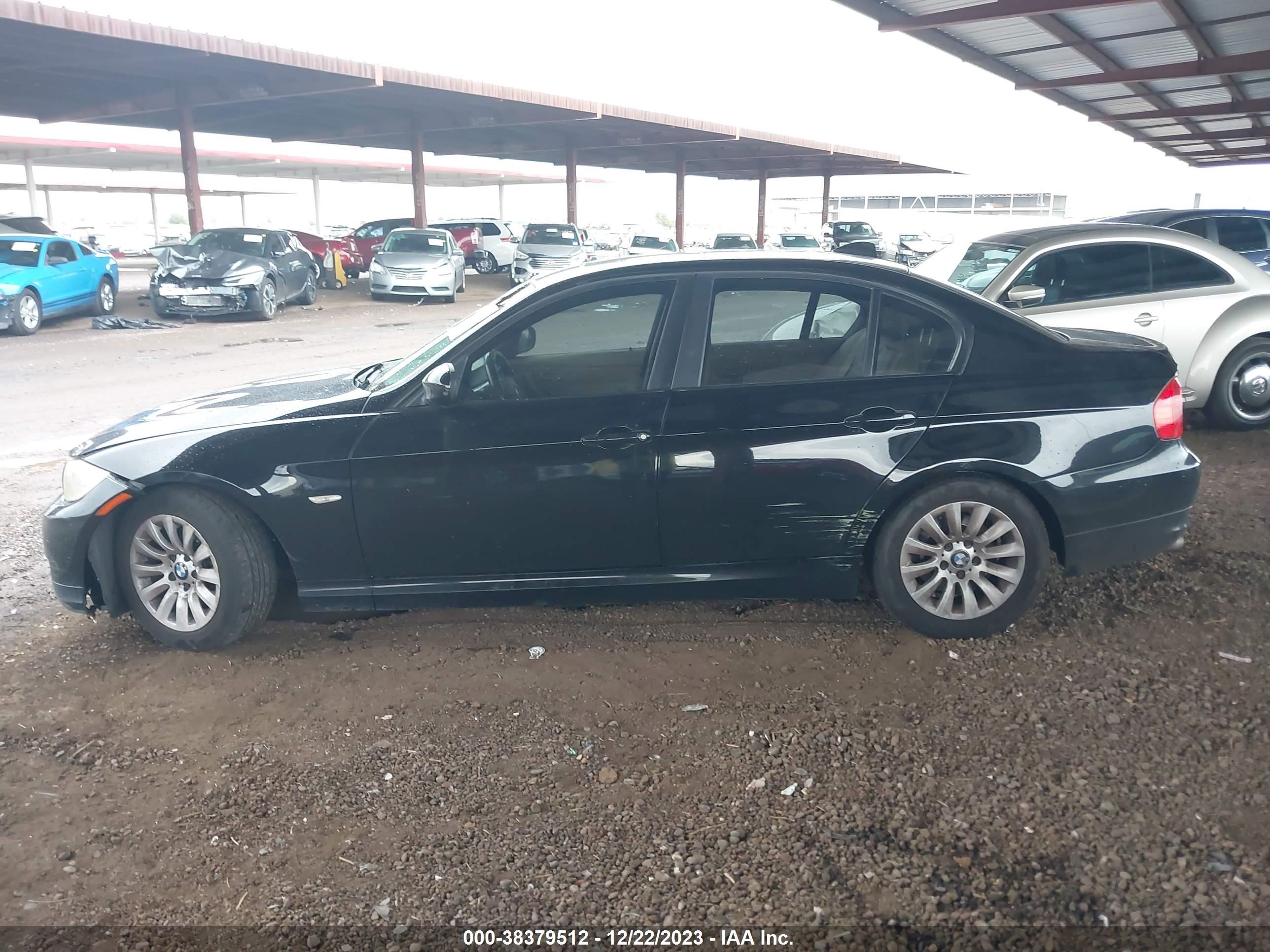 Photo 13 VIN: WBAPH77579NL81599 - BMW 3ER 