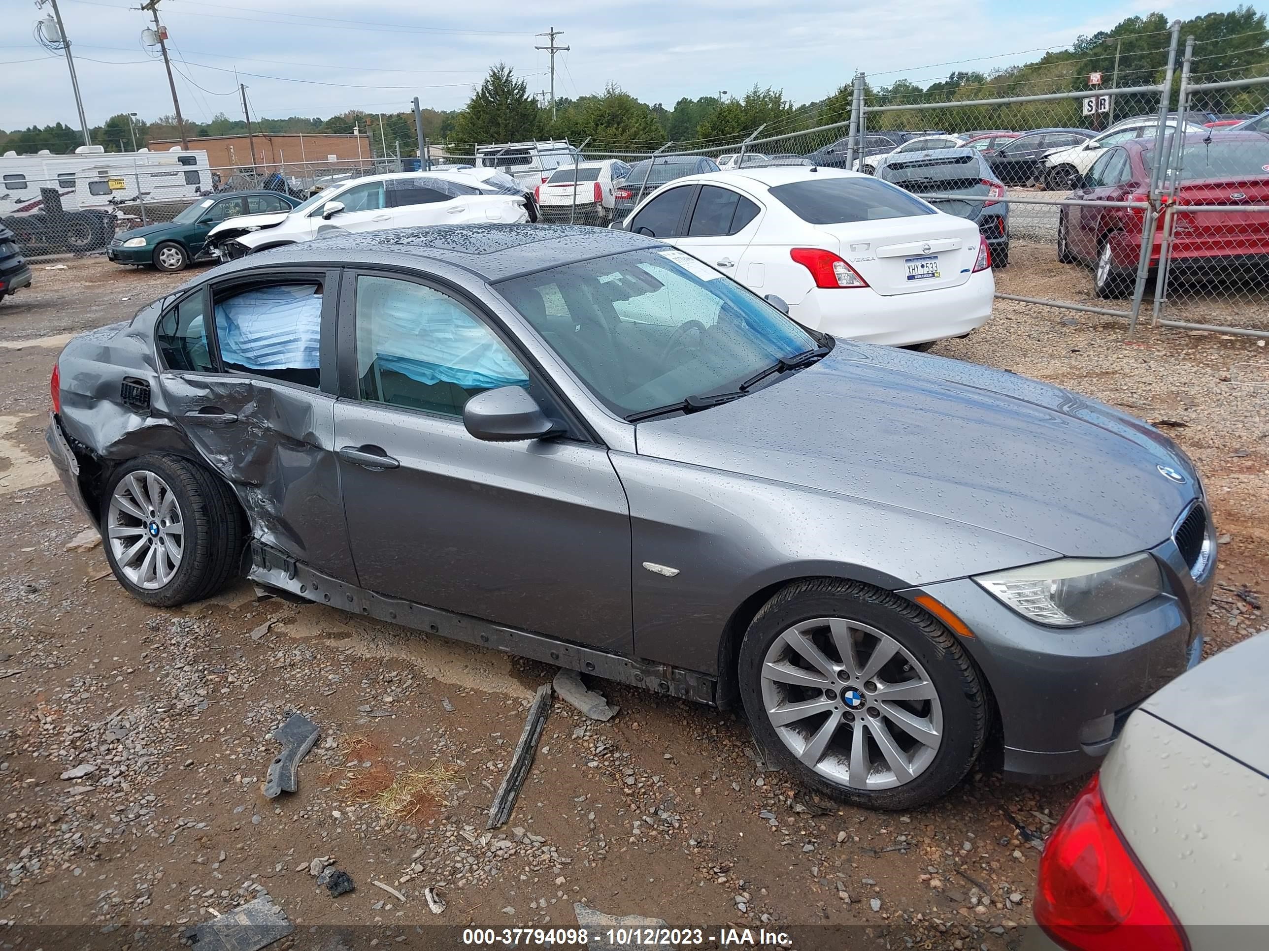 Photo 0 VIN: WBAPH77579NM28775 - BMW 3ER 