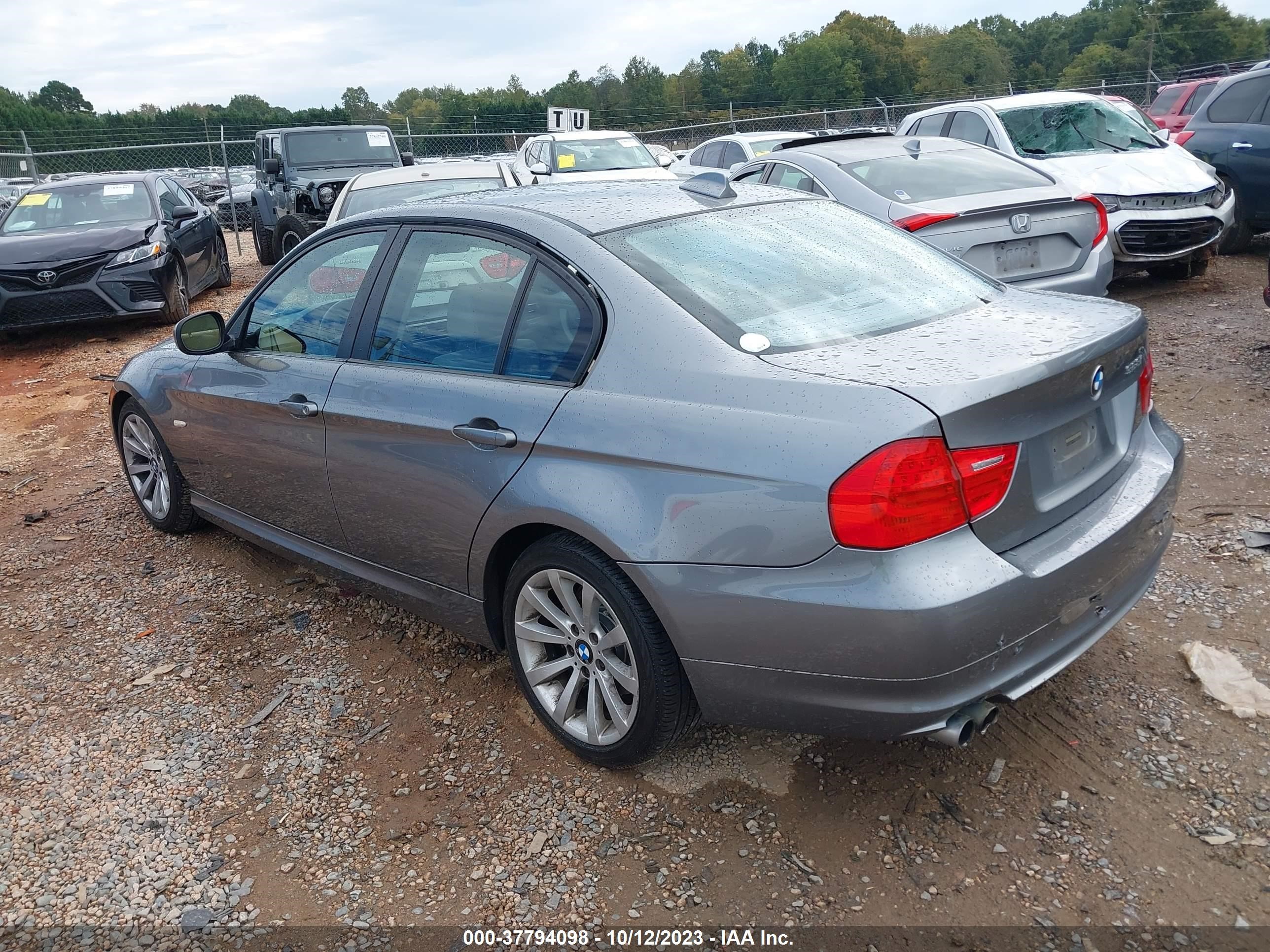 Photo 2 VIN: WBAPH77579NM28775 - BMW 3ER 