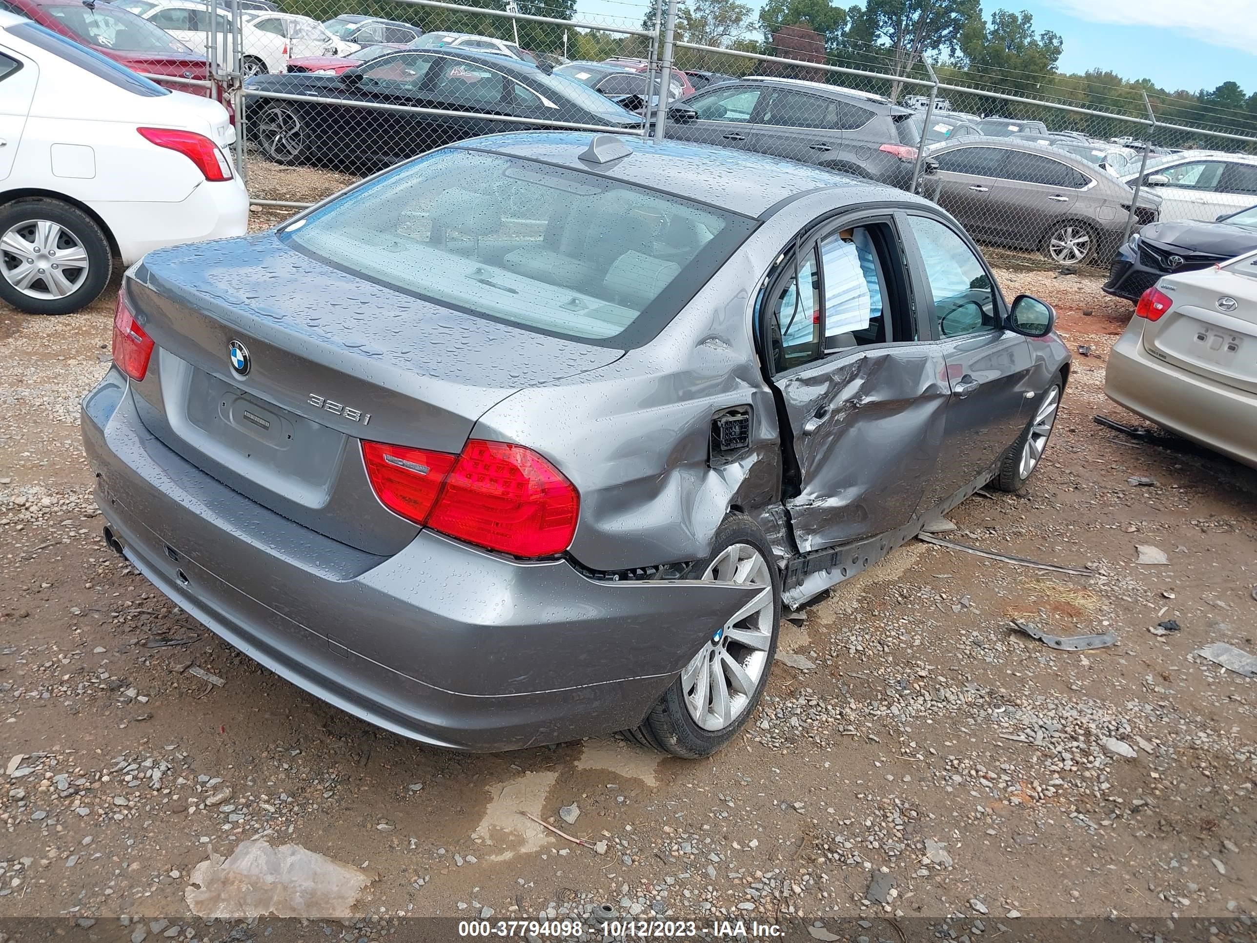 Photo 3 VIN: WBAPH77579NM28775 - BMW 3ER 