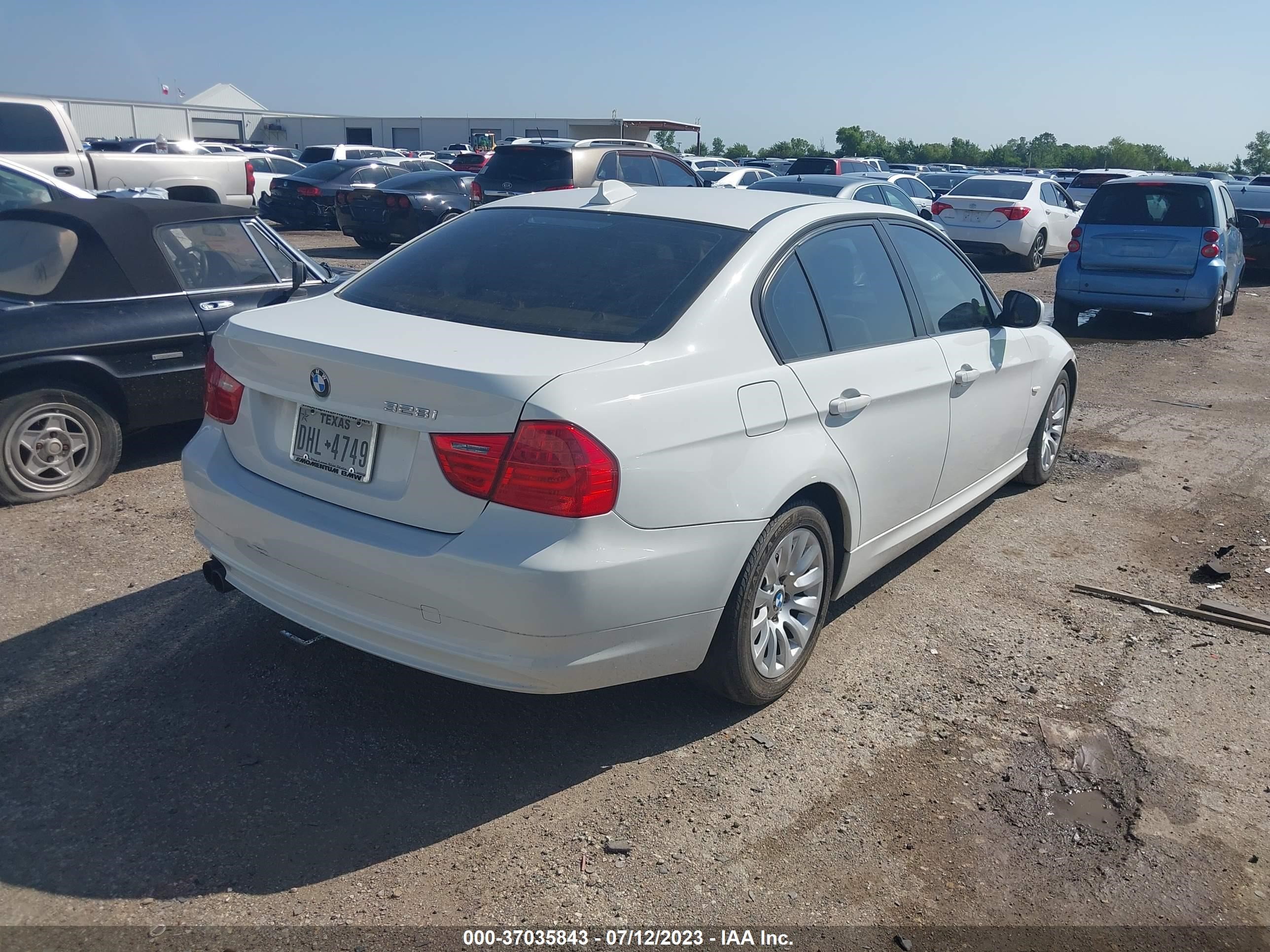 Photo 3 VIN: WBAPH77579NM31739 - BMW 3ER 