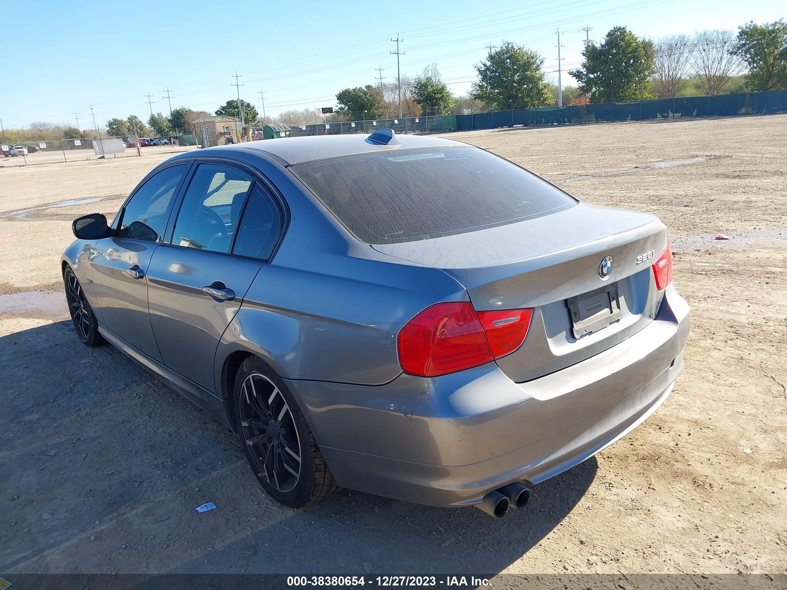 Photo 2 VIN: WBAPH775X9NL83508 - BMW 3ER 