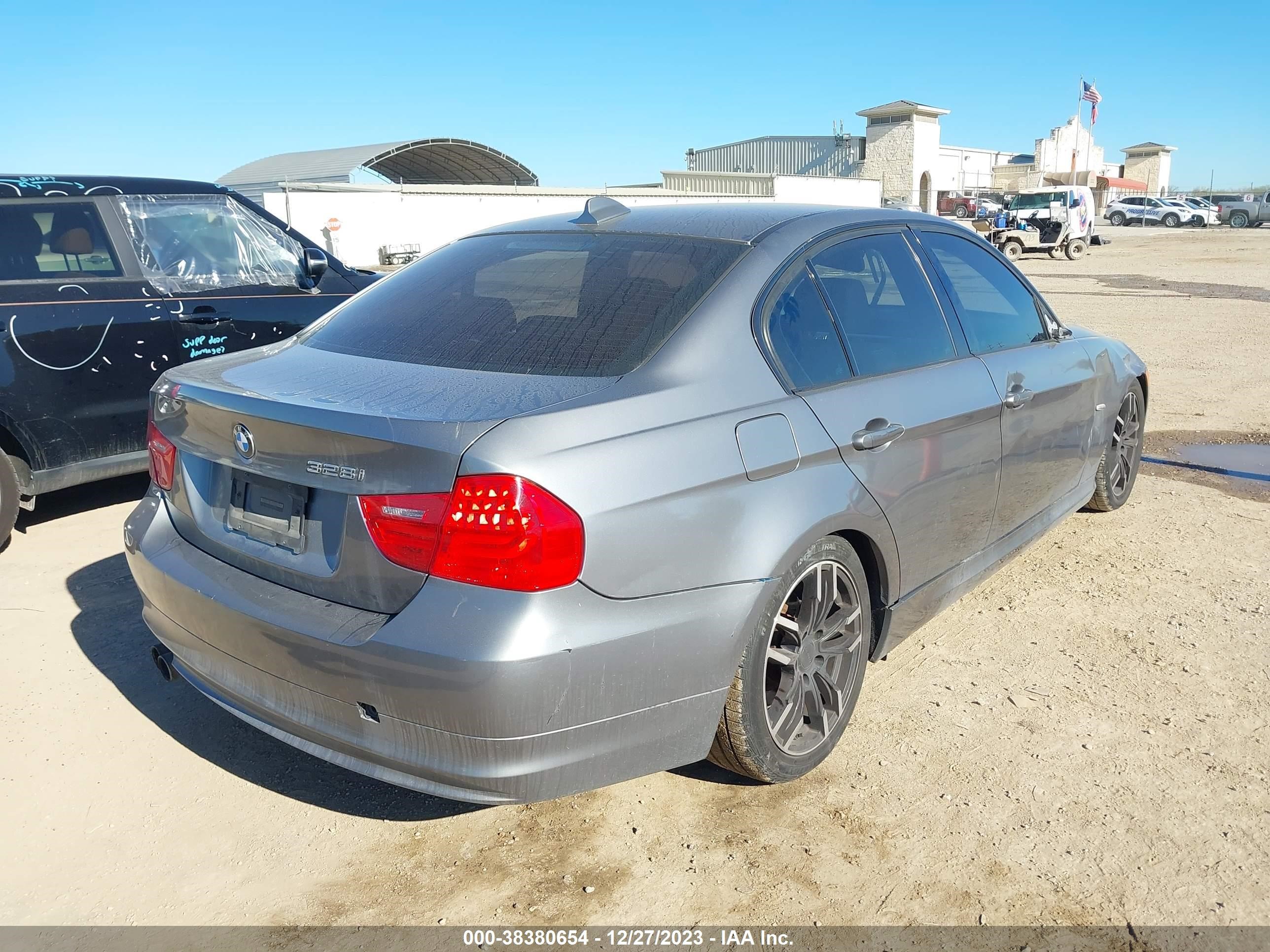 Photo 3 VIN: WBAPH775X9NL83508 - BMW 3ER 