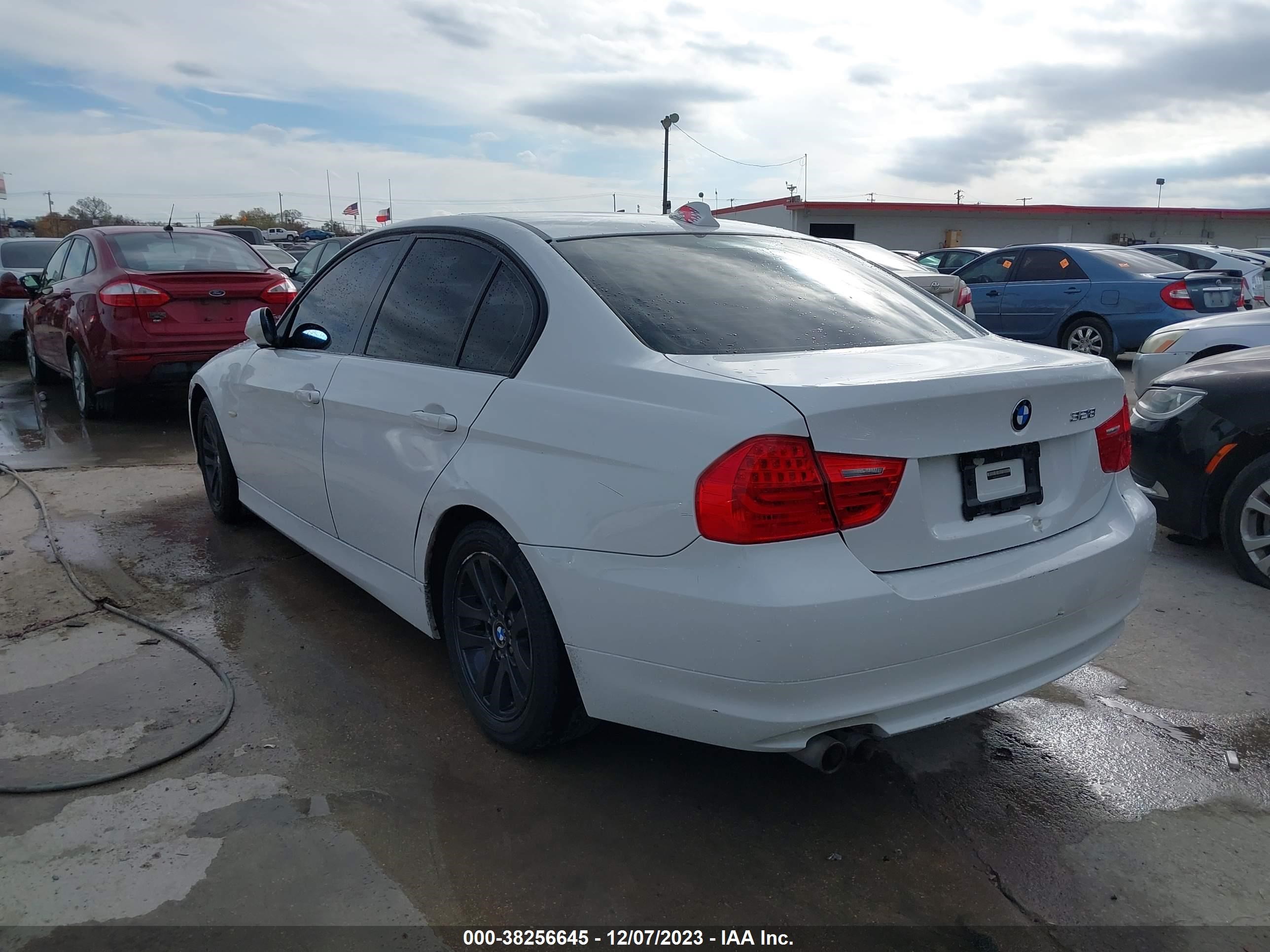 Photo 2 VIN: WBAPH7C50AA175512 - BMW 3ER 