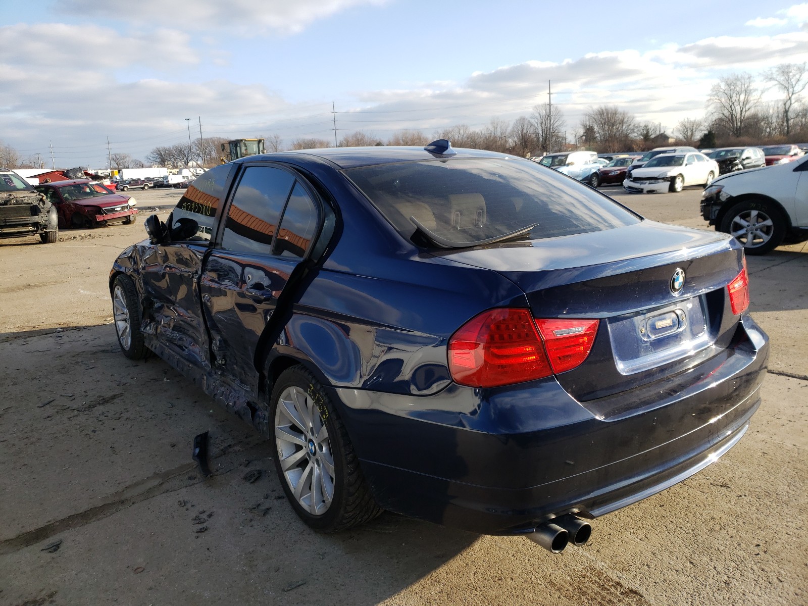 Photo 2 VIN: WBAPH7C50BA801660 - BMW 328 