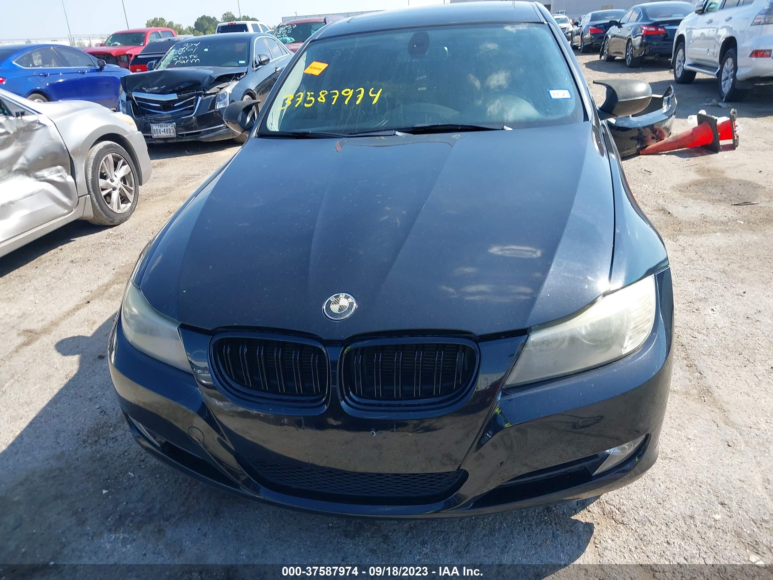 Photo 11 VIN: WBAPH7C51BE682218 - BMW 3ER 