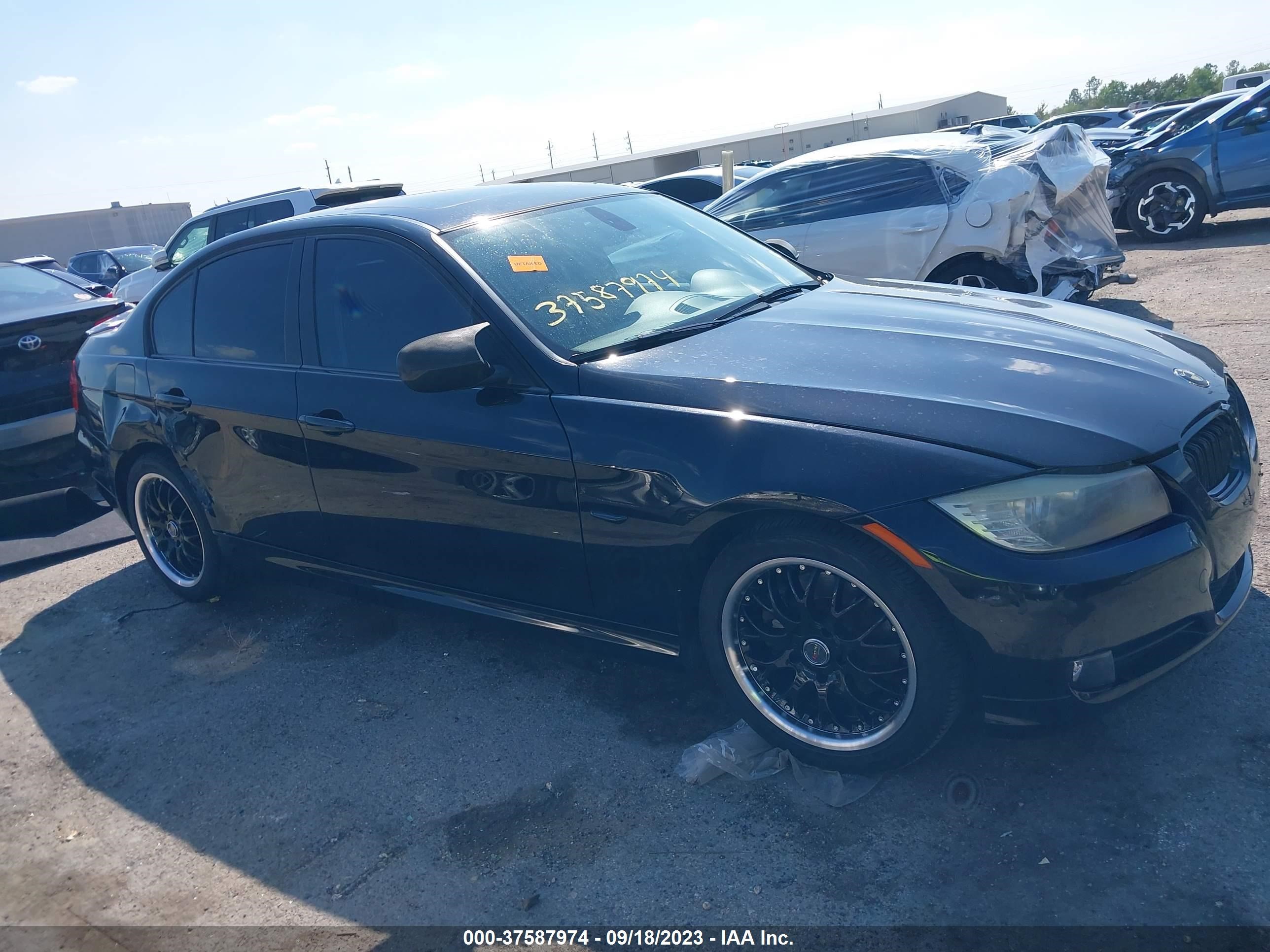 Photo 12 VIN: WBAPH7C51BE682218 - BMW 3ER 