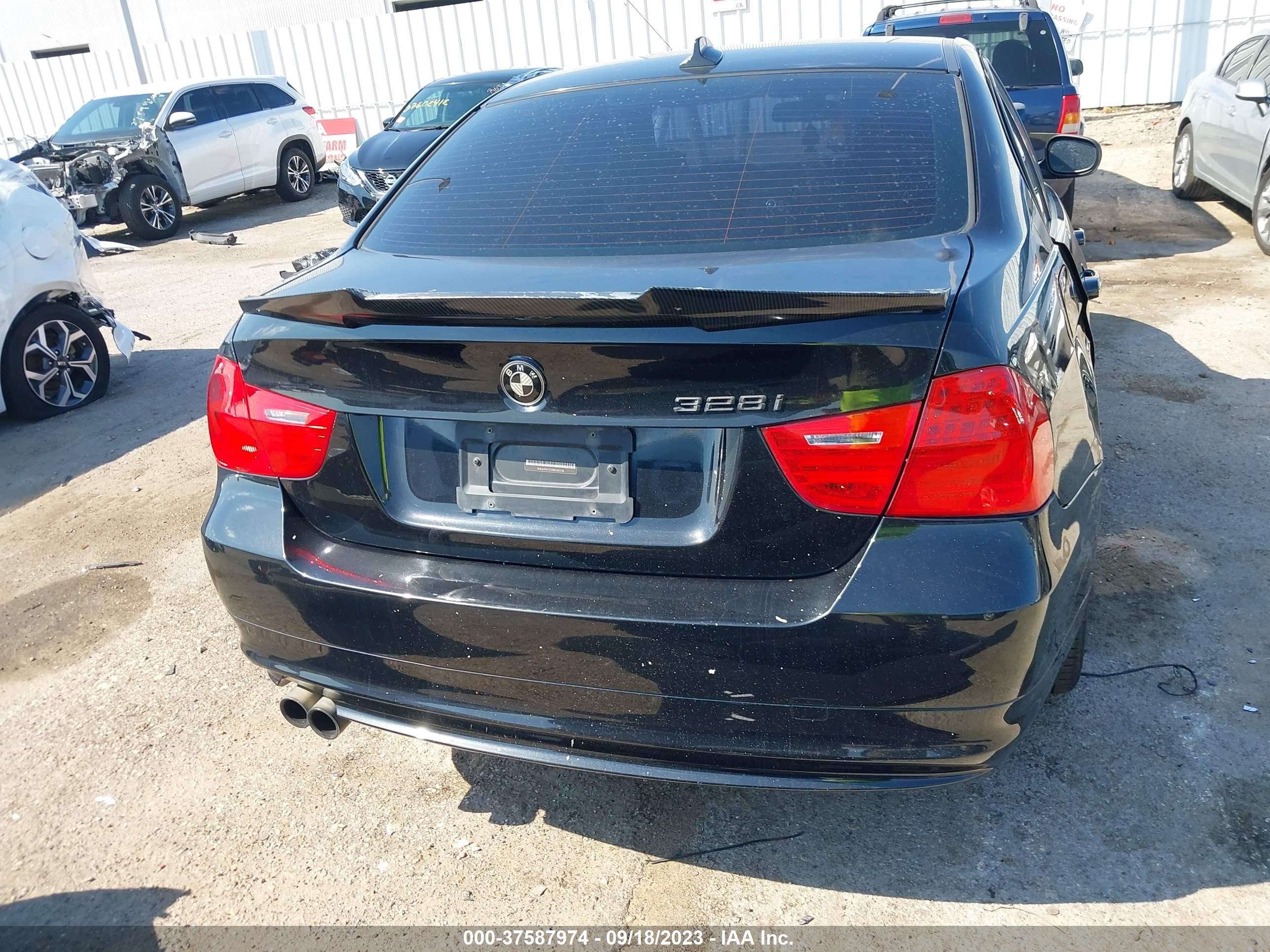 Photo 15 VIN: WBAPH7C51BE682218 - BMW 3ER 