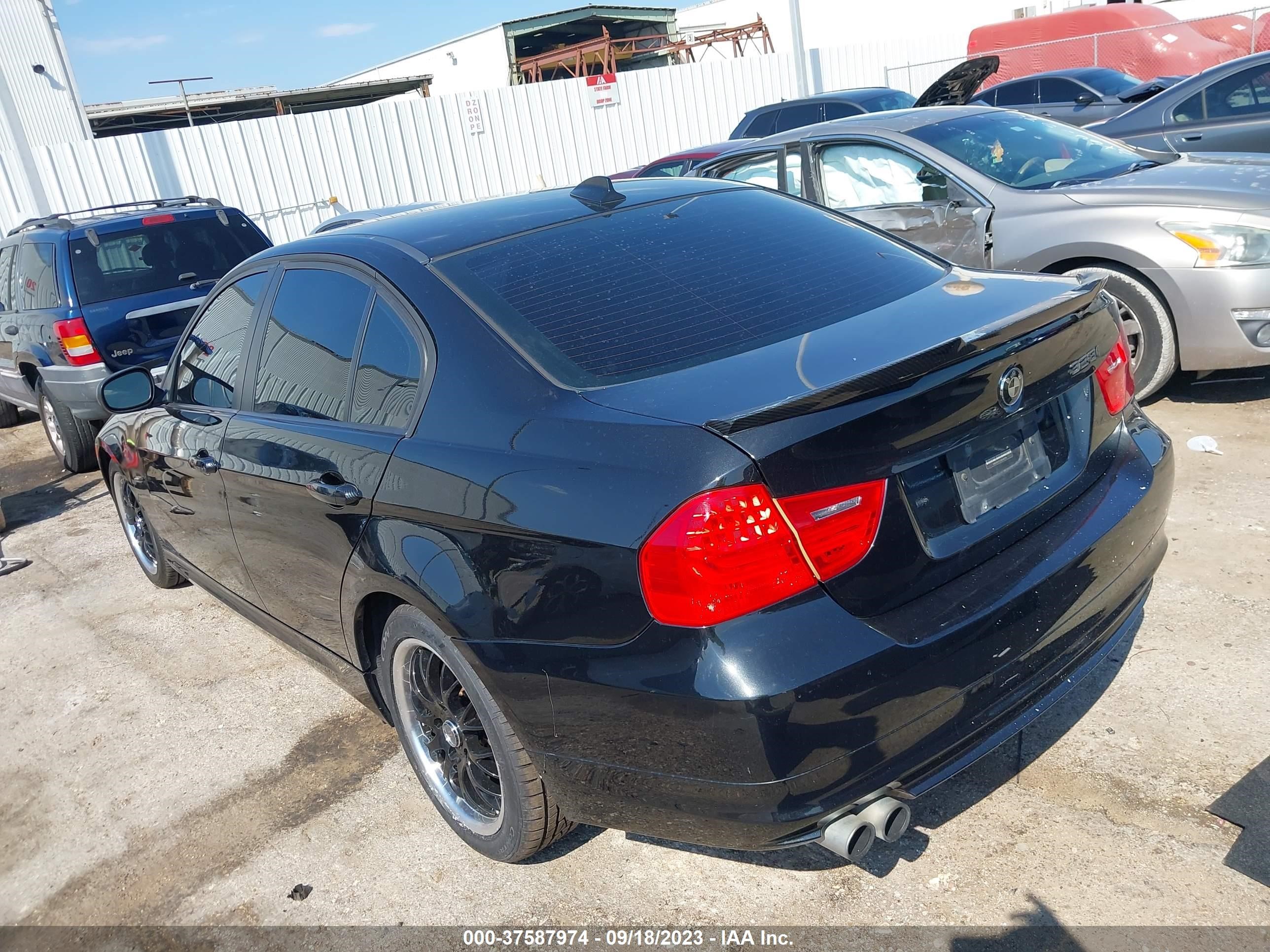 Photo 2 VIN: WBAPH7C51BE682218 - BMW 3ER 