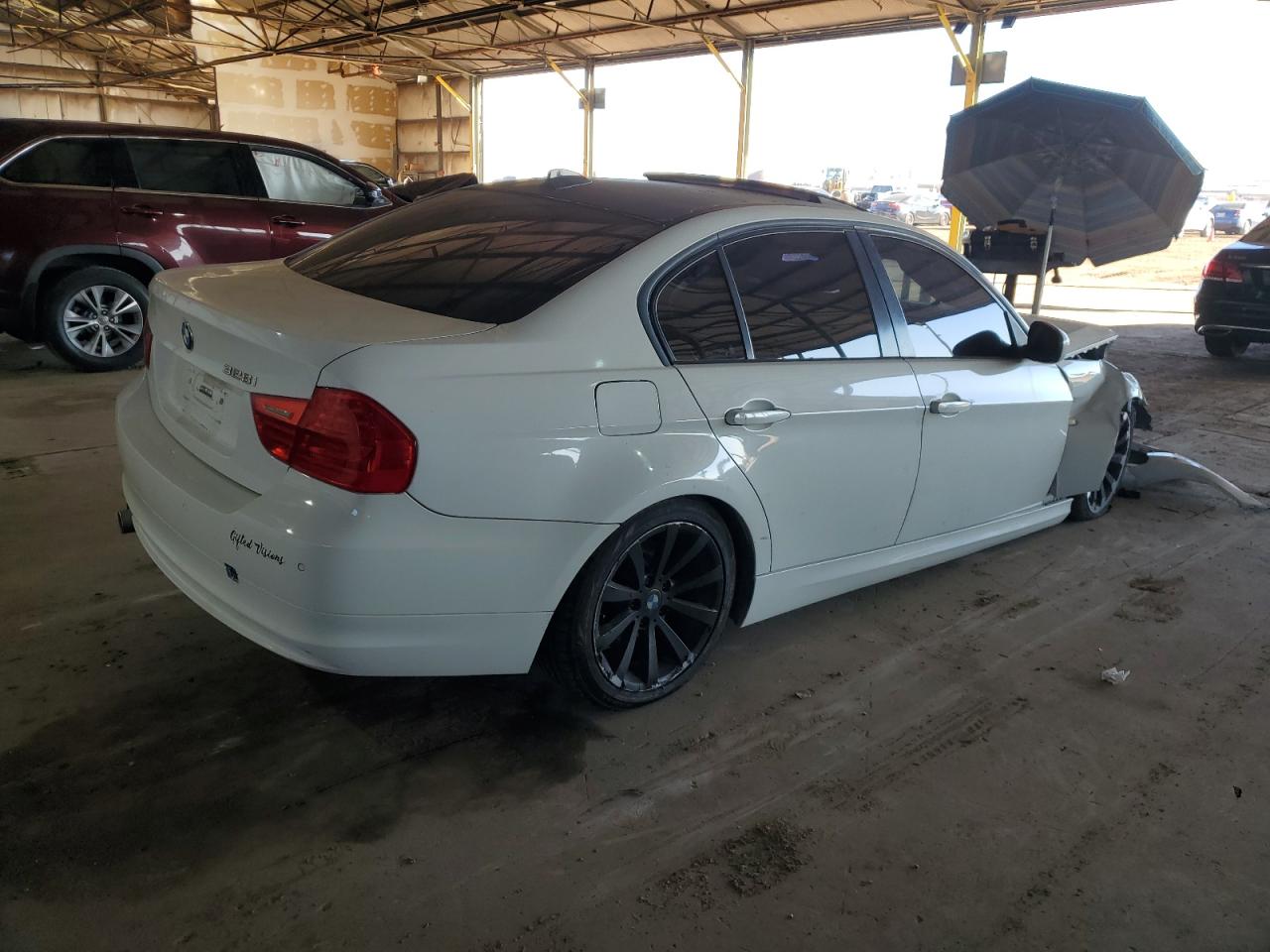 Photo 2 VIN: WBAPH7C52BE673804 - BMW 3ER 