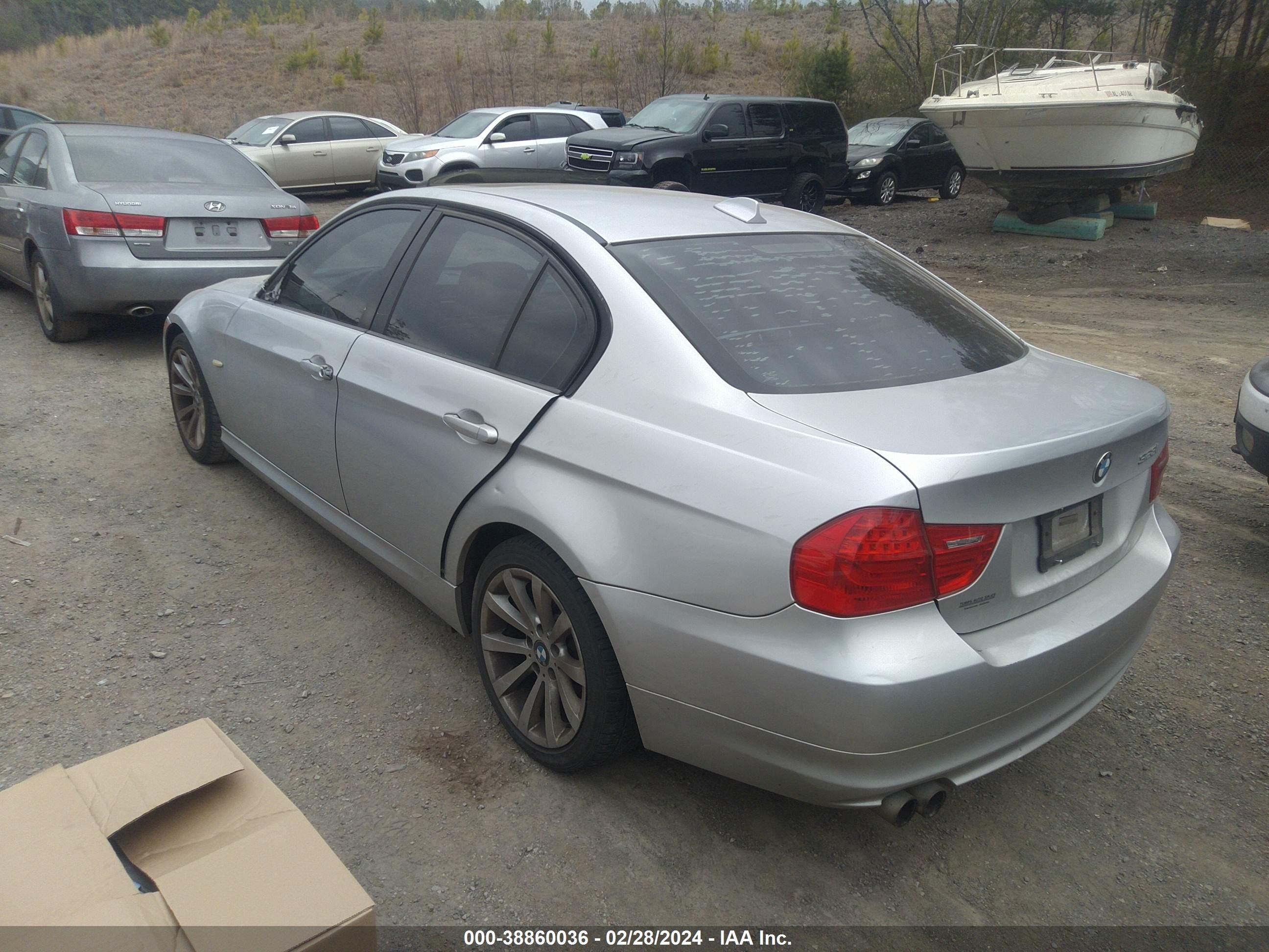 Photo 2 VIN: WBAPH7C52BE680039 - BMW 3ER 