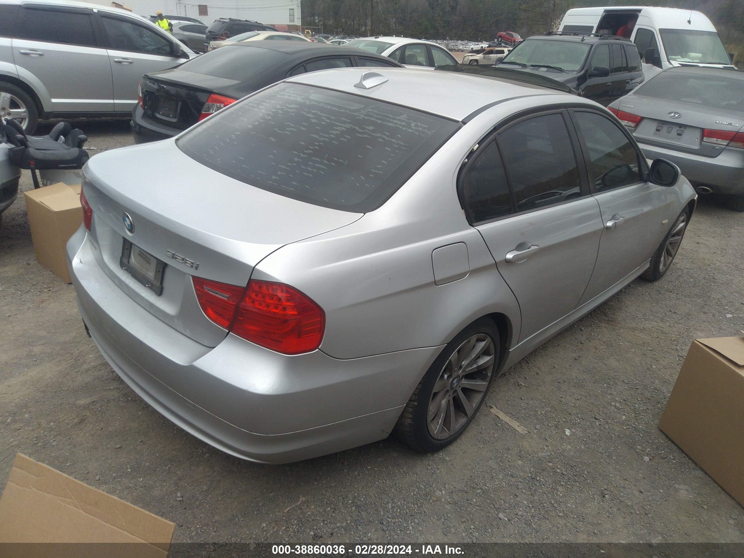 Photo 3 VIN: WBAPH7C52BE680039 - BMW 3ER 