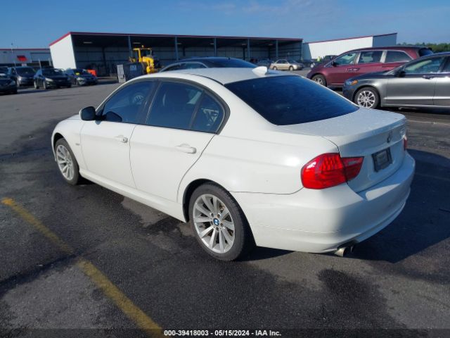 Photo 2 VIN: WBAPH7C52BE681787 - BMW 328I 