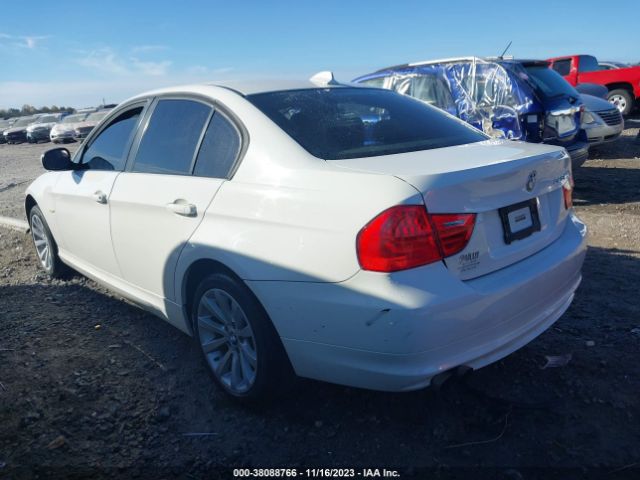 Photo 2 VIN: WBAPH7C53BE676565 - BMW 328 