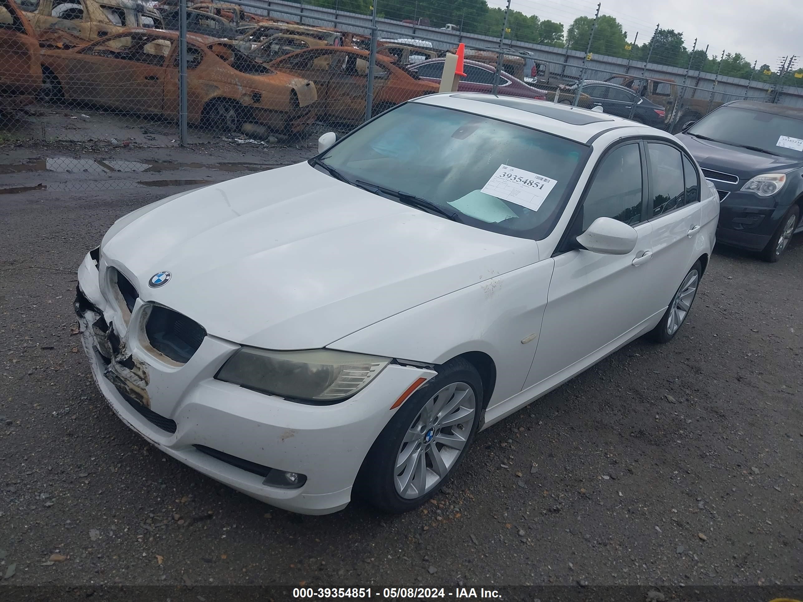 Photo 1 VIN: WBAPH7C54BE850126 - BMW 3ER 