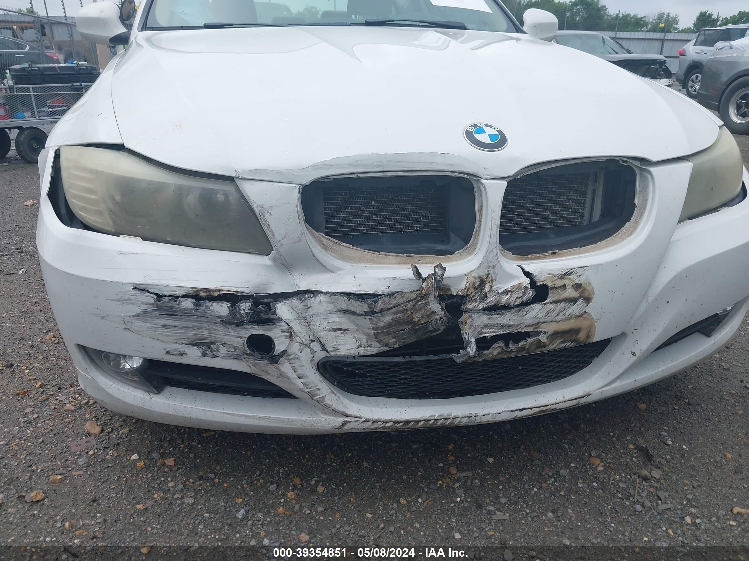 Photo 5 VIN: WBAPH7C54BE850126 - BMW 3ER 