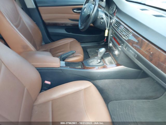 Photo 4 VIN: WBAPH7C55BE461088 - BMW 3 SERIES 