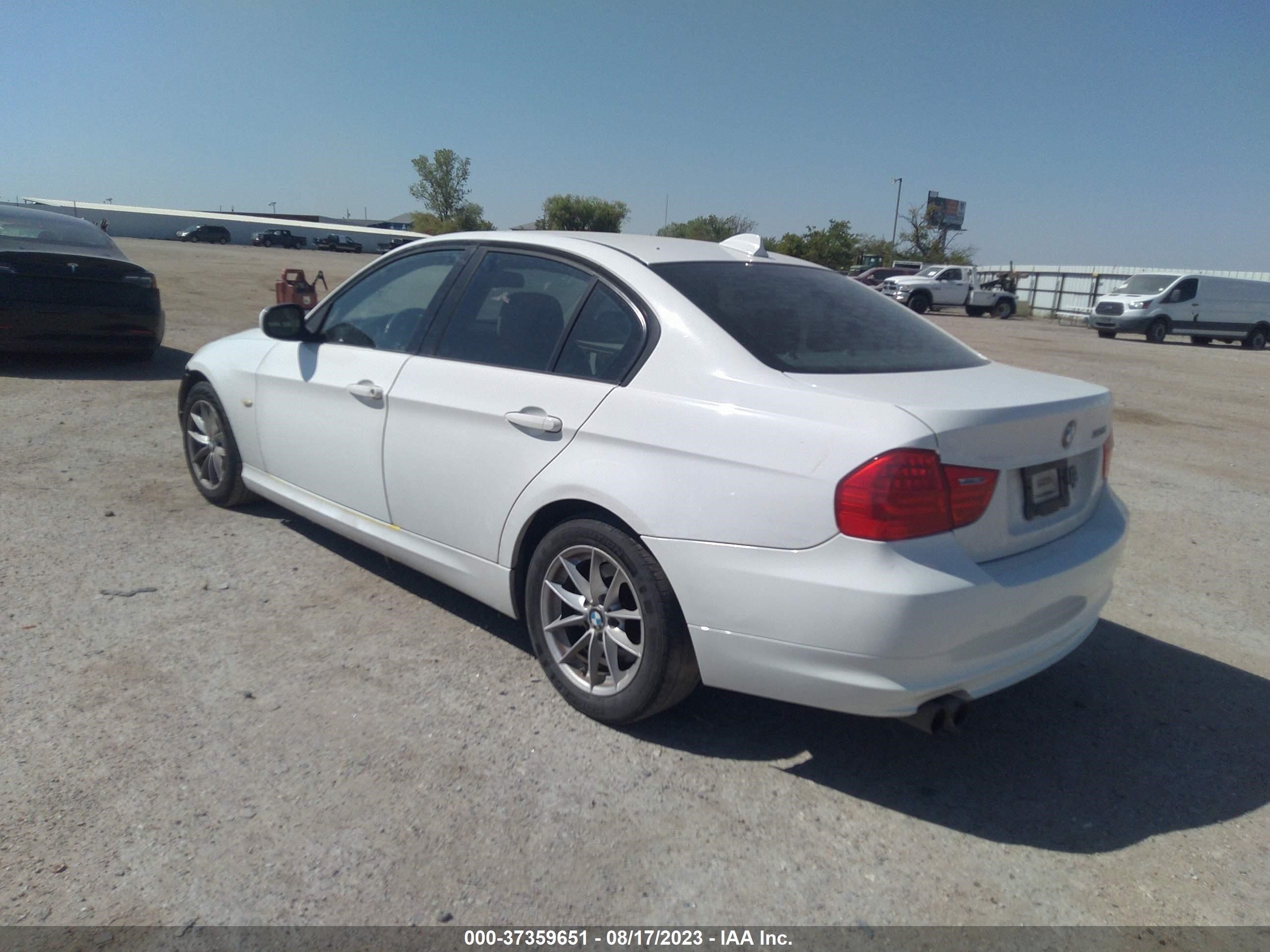 Photo 2 VIN: WBAPH7C56AA176423 - BMW 3ER 